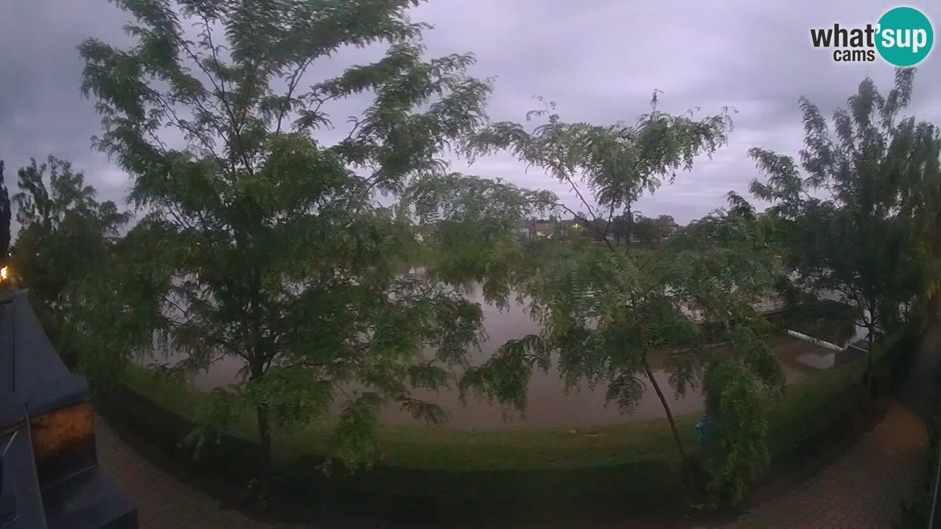 Sisak spletna kamera v živo Pogled na reko Kolpo – Hrvaška