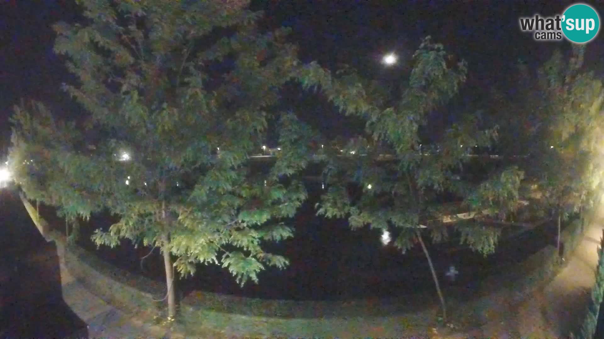 Sisak spletna kamera v živo Pogled na reko Kolpo – Hrvaška