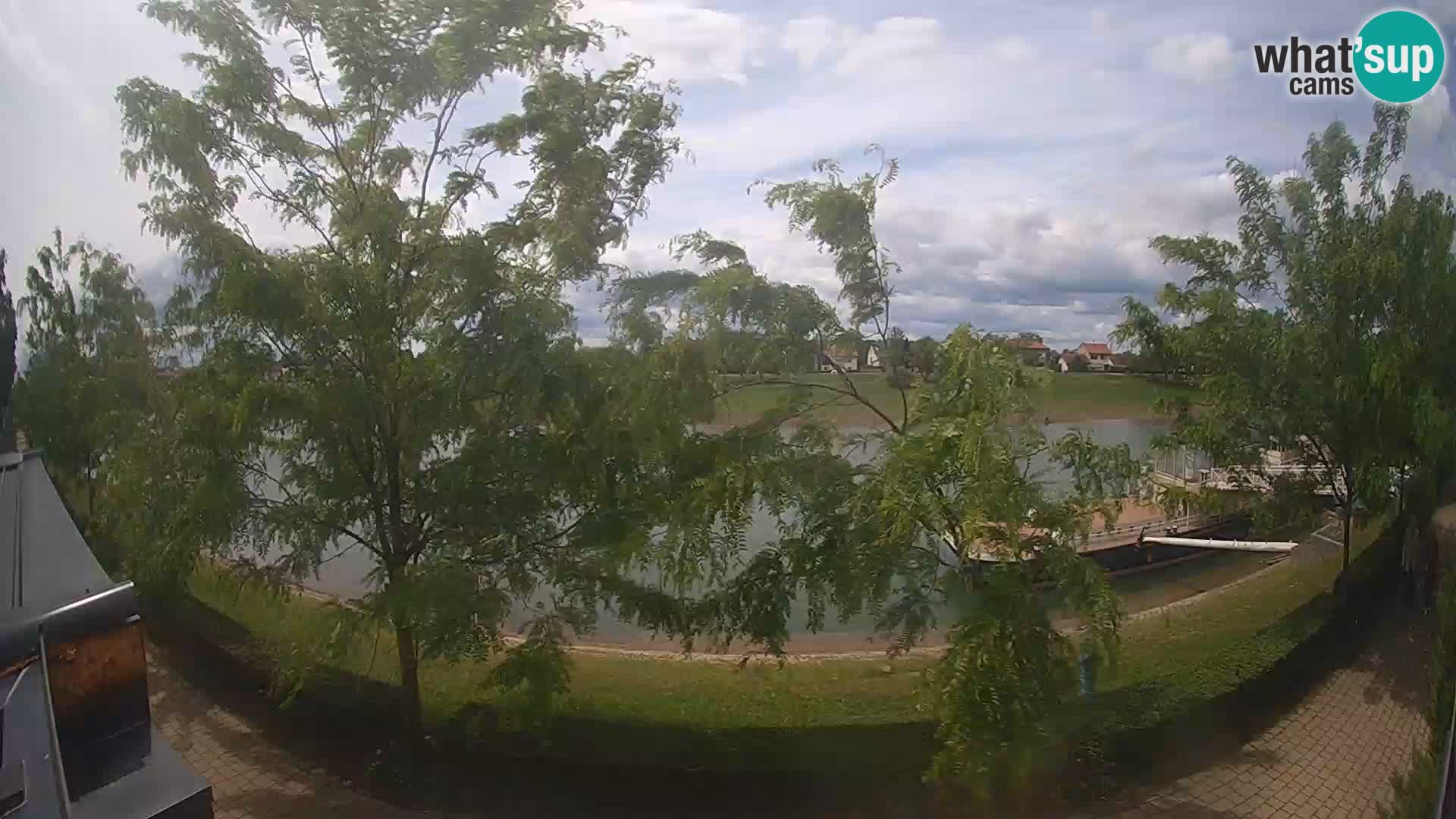 Sisak spletna kamera v živo Pogled na reko Kolpo – Hrvaška