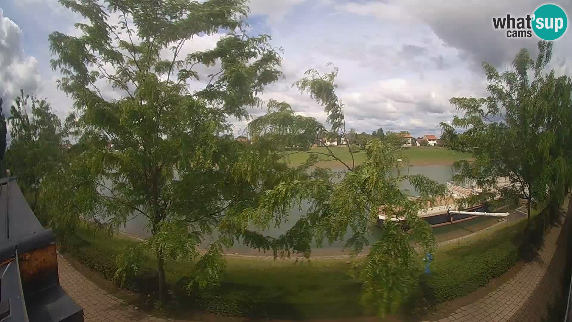 Sisak spletna kamera v živo Pogled na reko Kolpo – Hrvaška