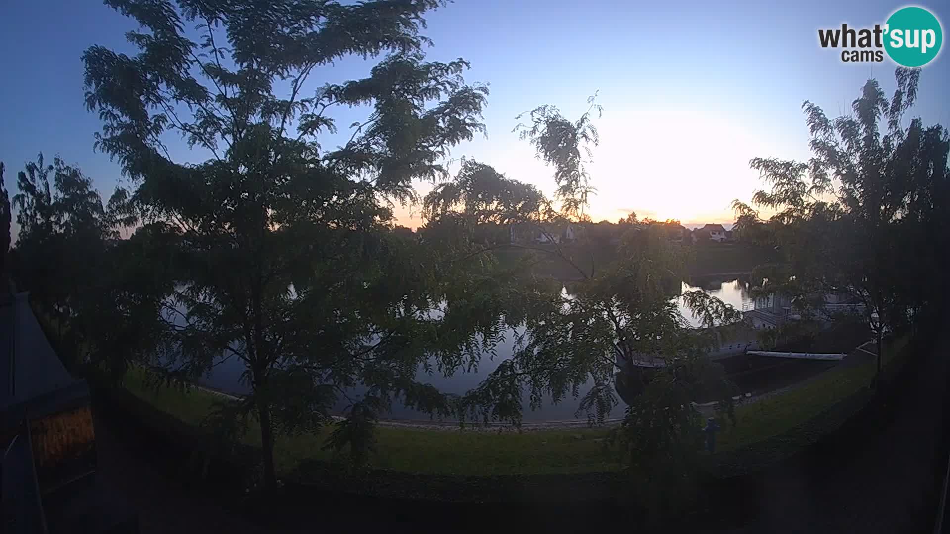 Sisak spletna kamera v živo Pogled na reko Kolpo – Hrvaška