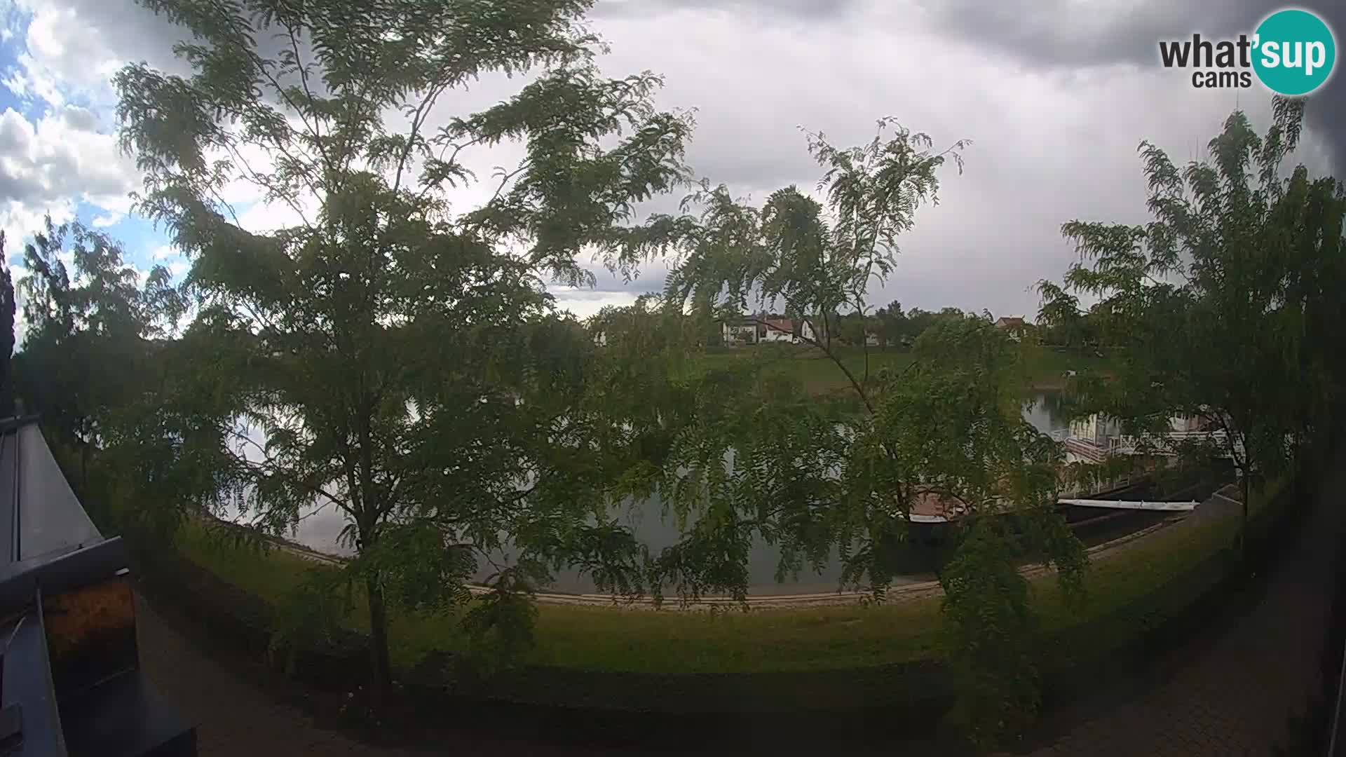Sisak spletna kamera v živo Pogled na reko Kolpo – Hrvaška