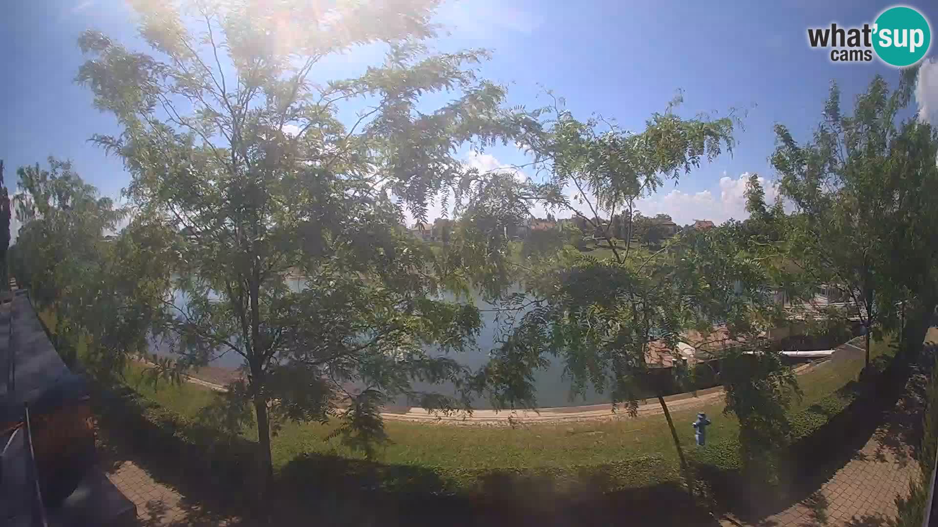 Sisak spletna kamera v živo Pogled na reko Kolpo – Hrvaška