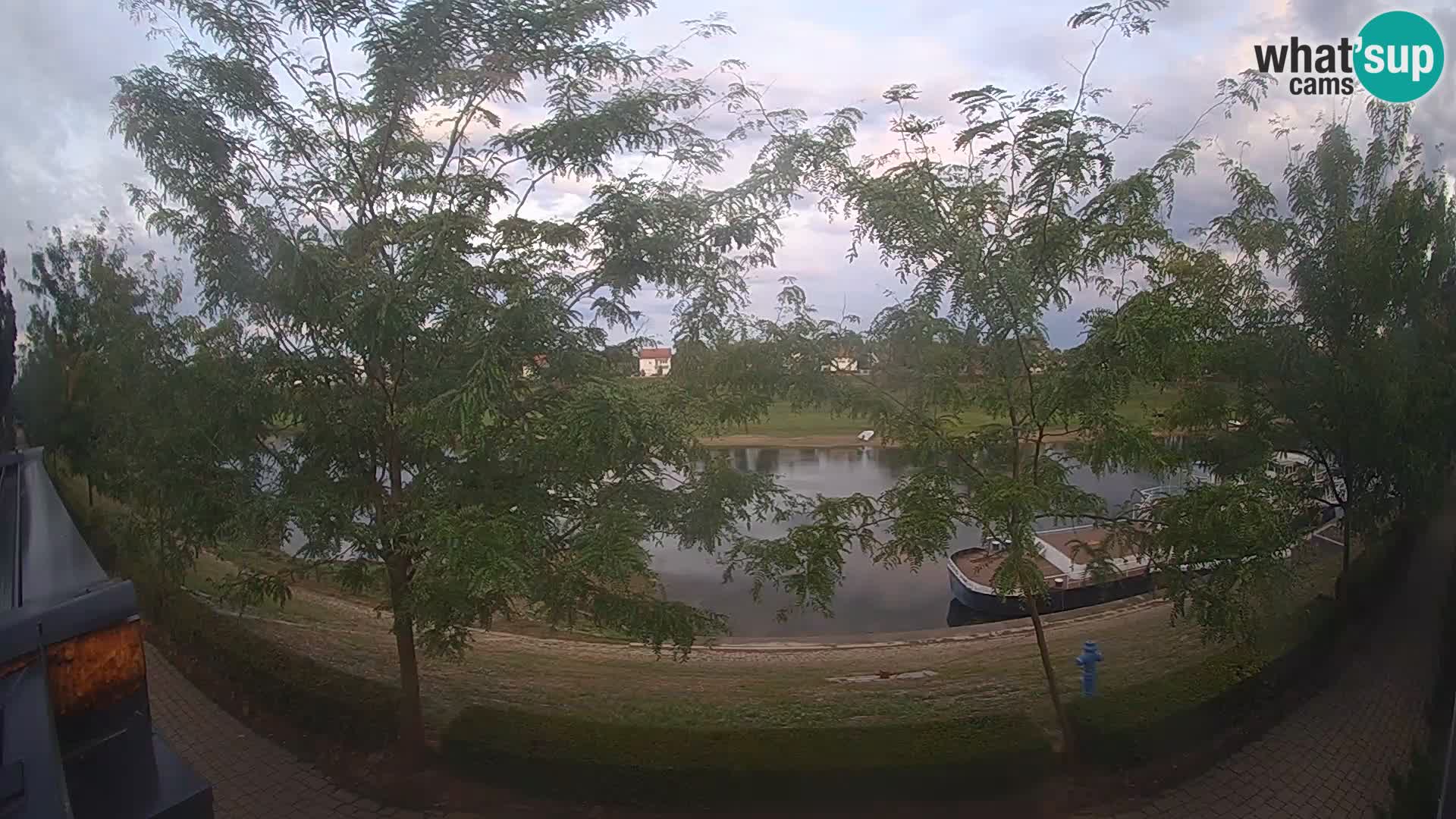 Sisak spletna kamera v živo Pogled na reko Kolpo – Hrvaška