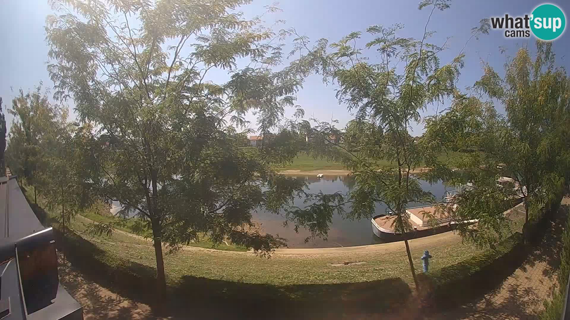 Sisak spletna kamera v živo Pogled na reko Kolpo – Hrvaška