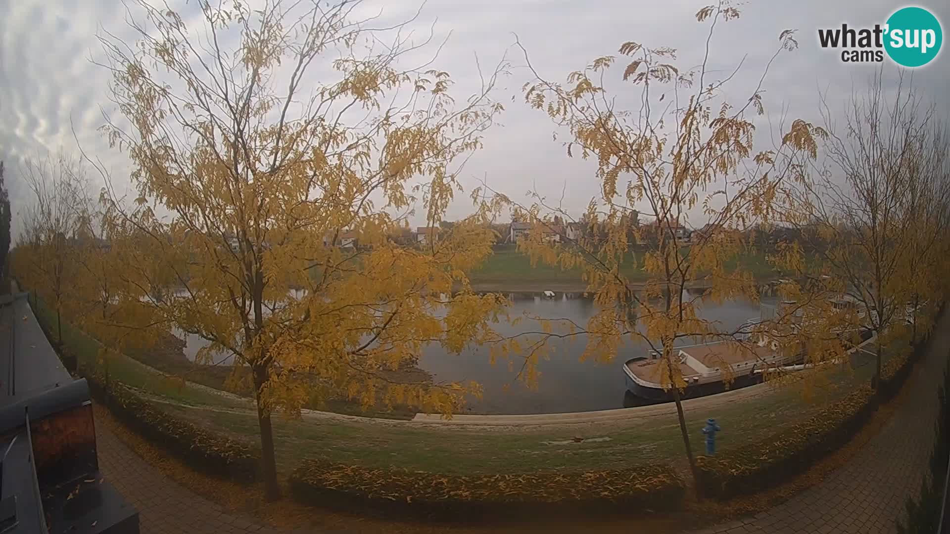 Sisak spletna kamera v živo Pogled na reko Kolpo – Hrvaška
