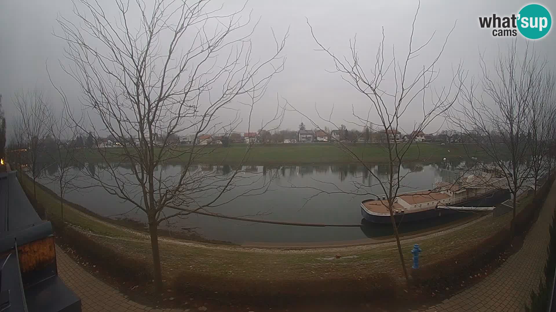 Sisak spletna kamera v živo Pogled na reko Kolpo – Hrvaška