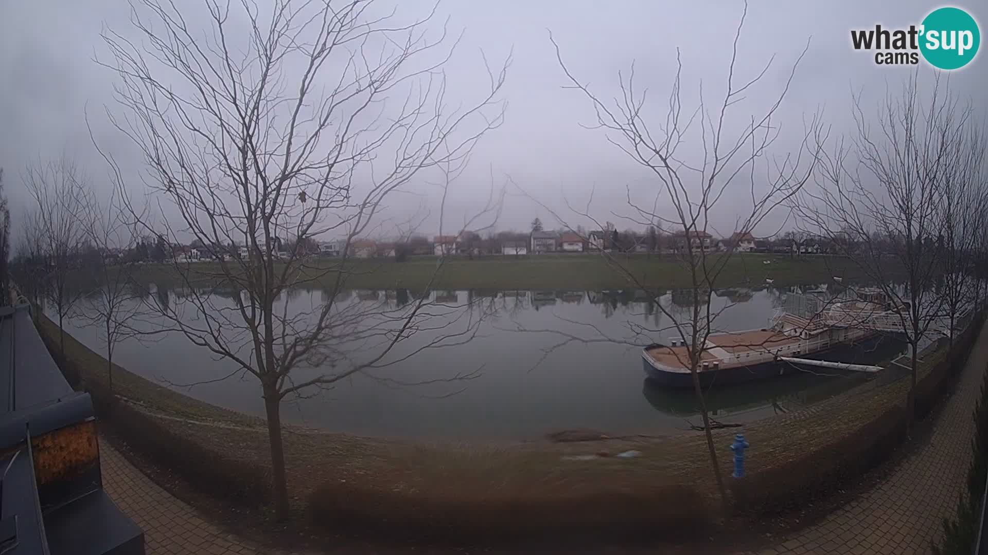 Sisak spletna kamera v živo Pogled na reko Kolpo – Hrvaška