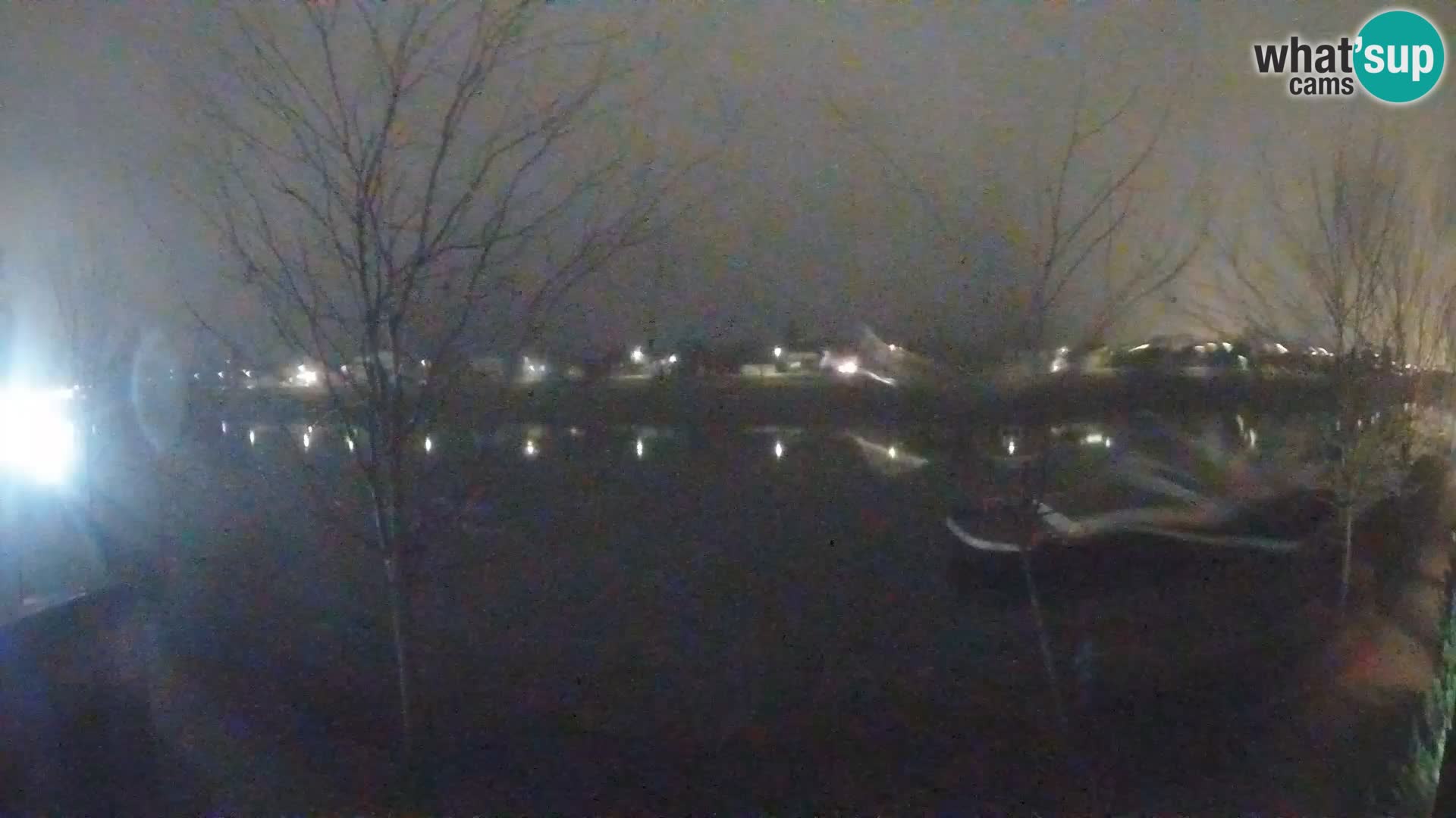 Sisak spletna kamera v živo Pogled na reko Kolpo – Hrvaška