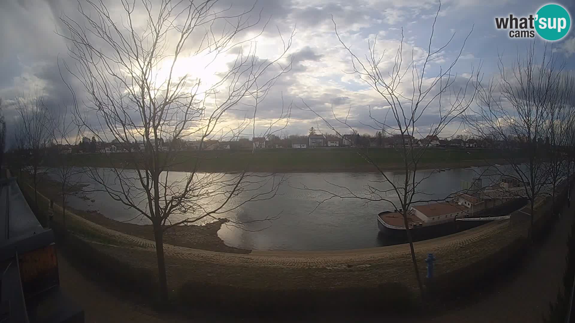 Sisak webcam en vivo Kolpa river view – Croacia