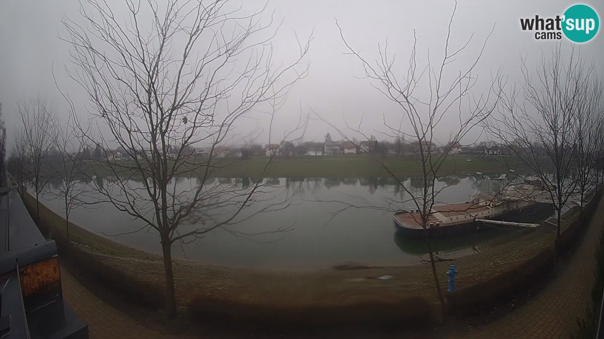 Sisak spletna kamera v živo Pogled na reko Kolpo – Hrvaška