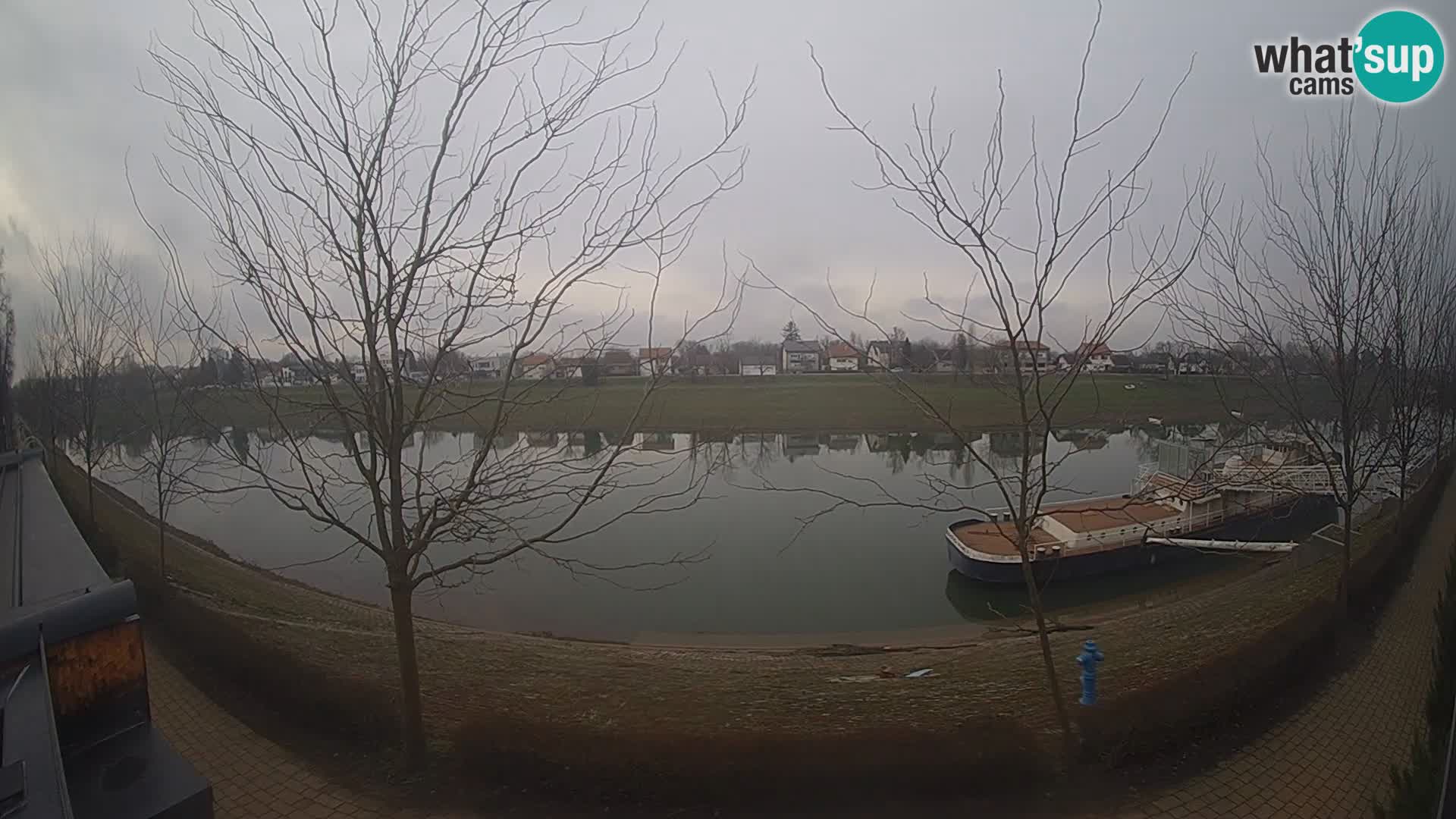 Sisak spletna kamera v živo Pogled na reko Kolpo – Hrvaška