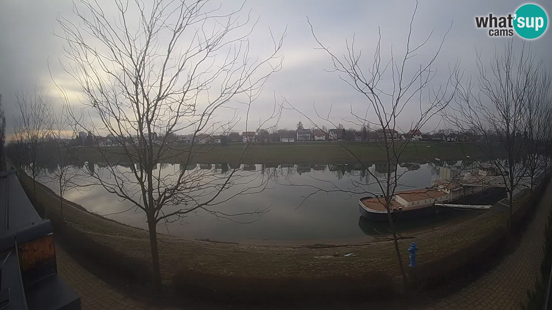 Sisak spletna kamera v živo Pogled na reko Kolpo – Hrvaška