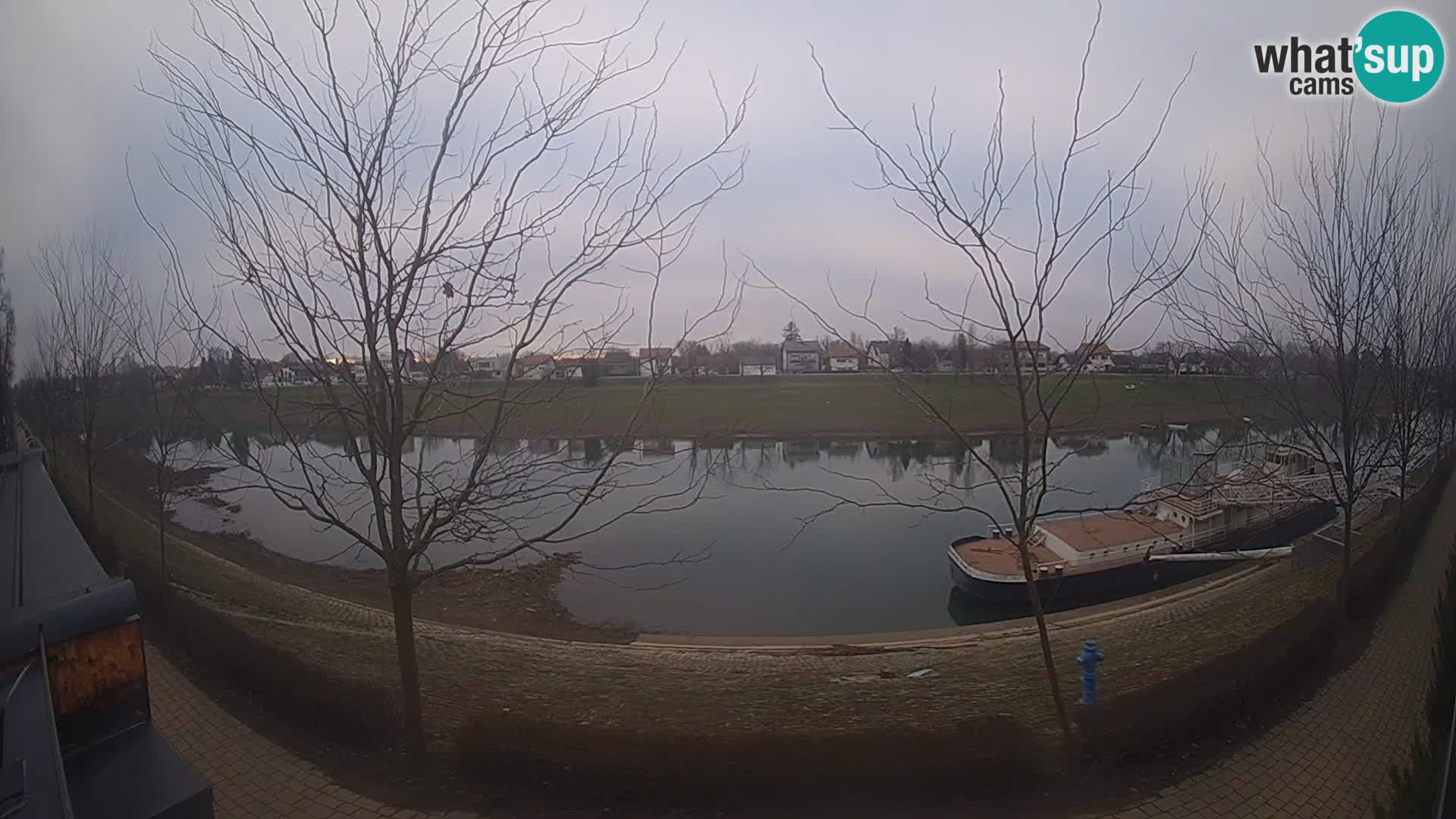 Sisak spletna kamera v živo Pogled na reko Kolpo – Hrvaška