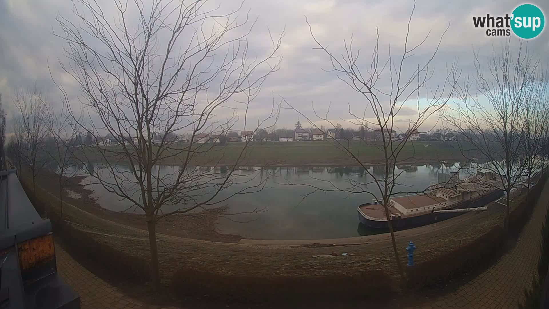 Sisak spletna kamera v živo Pogled na reko Kolpo – Hrvaška