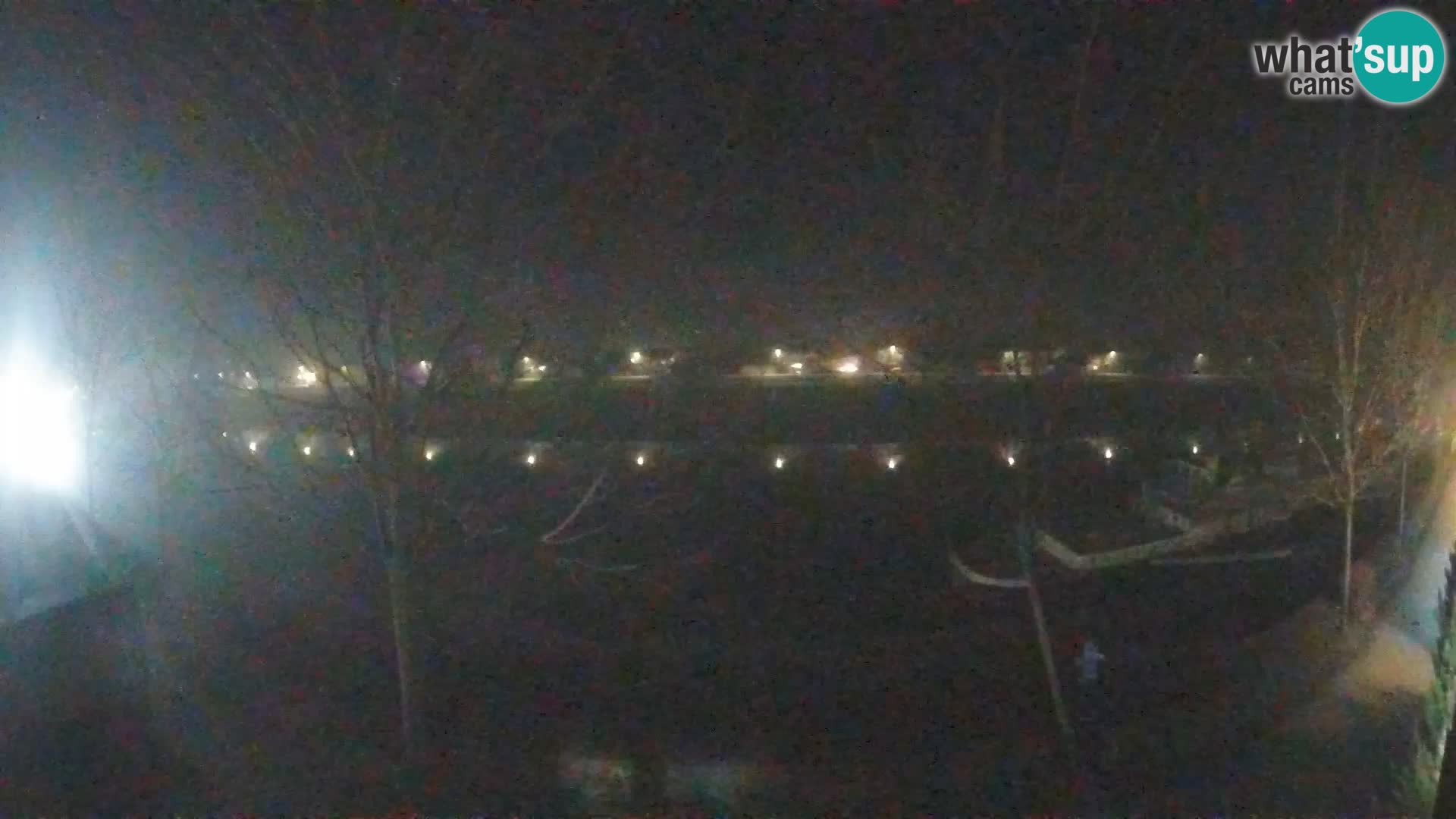 Sisak spletna kamera v živo Pogled na reko Kolpo – Hrvaška