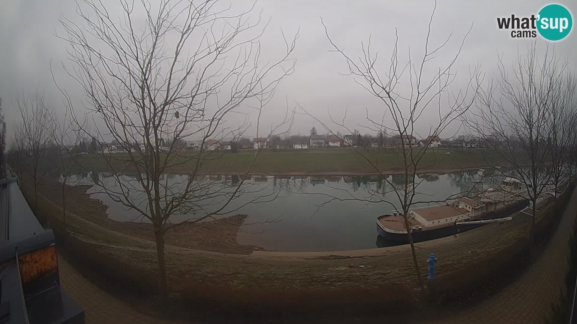 Sisak spletna kamera v živo Pogled na reko Kolpo – Hrvaška