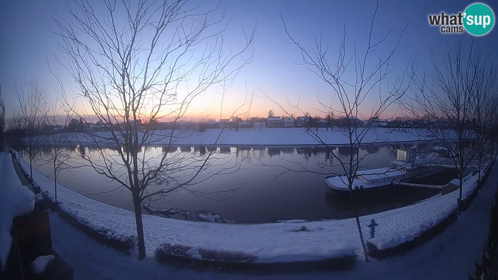 Sisak spletna kamera v živo Pogled na reko Kolpo – Hrvaška