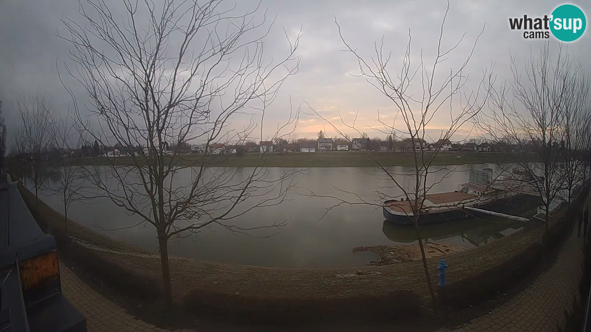 Sisak spletna kamera v živo Pogled na reko Kolpo – Hrvaška