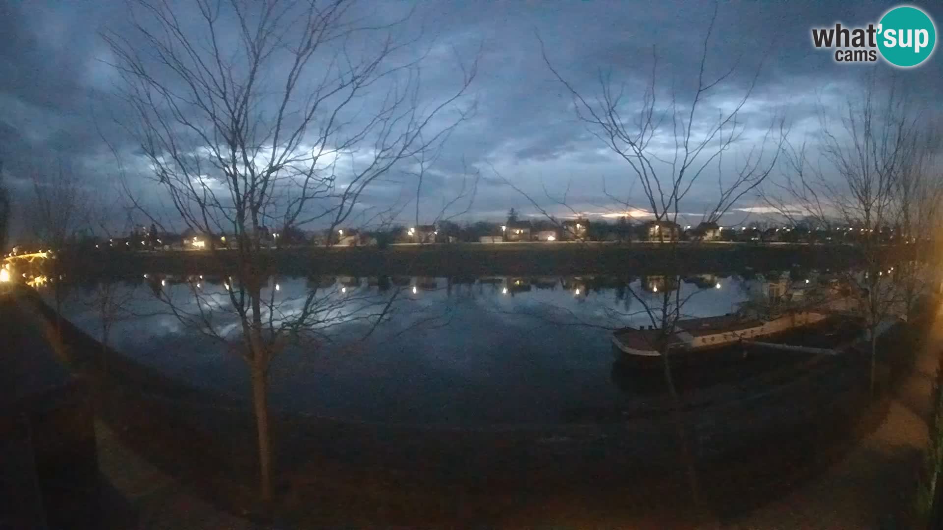 Sisak spletna kamera v živo Pogled na reko Kolpo – Hrvaška