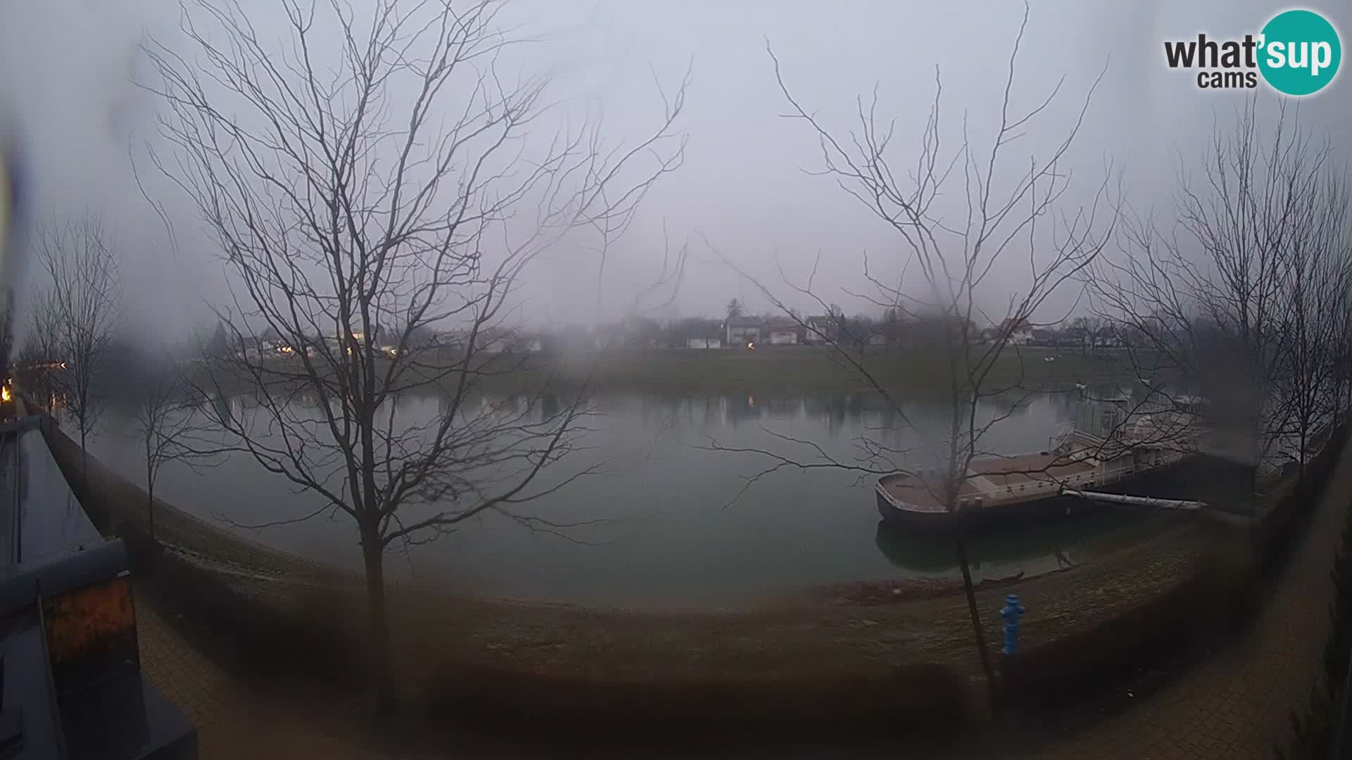 Sisak spletna kamera v živo Pogled na reko Kolpo – Hrvaška