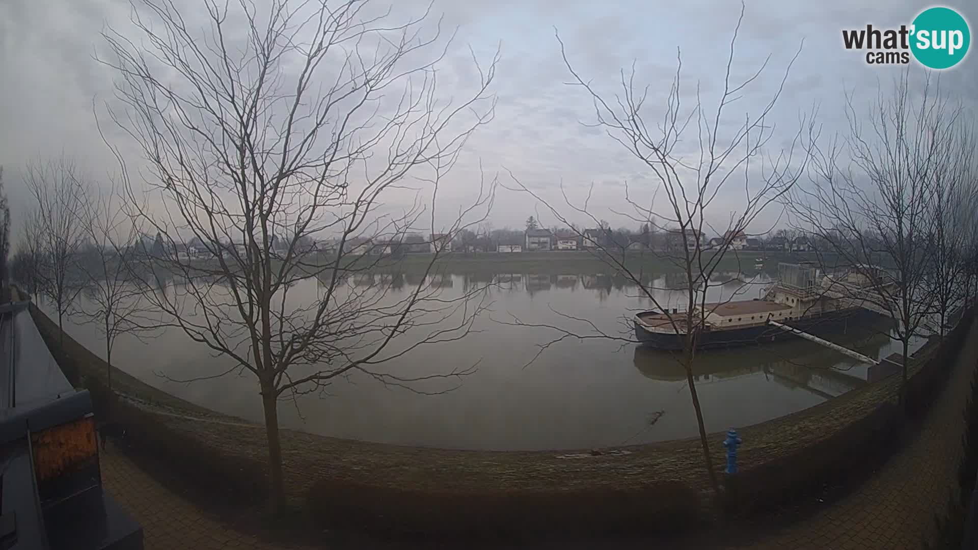 Sisak spletna kamera v živo Pogled na reko Kolpo – Hrvaška