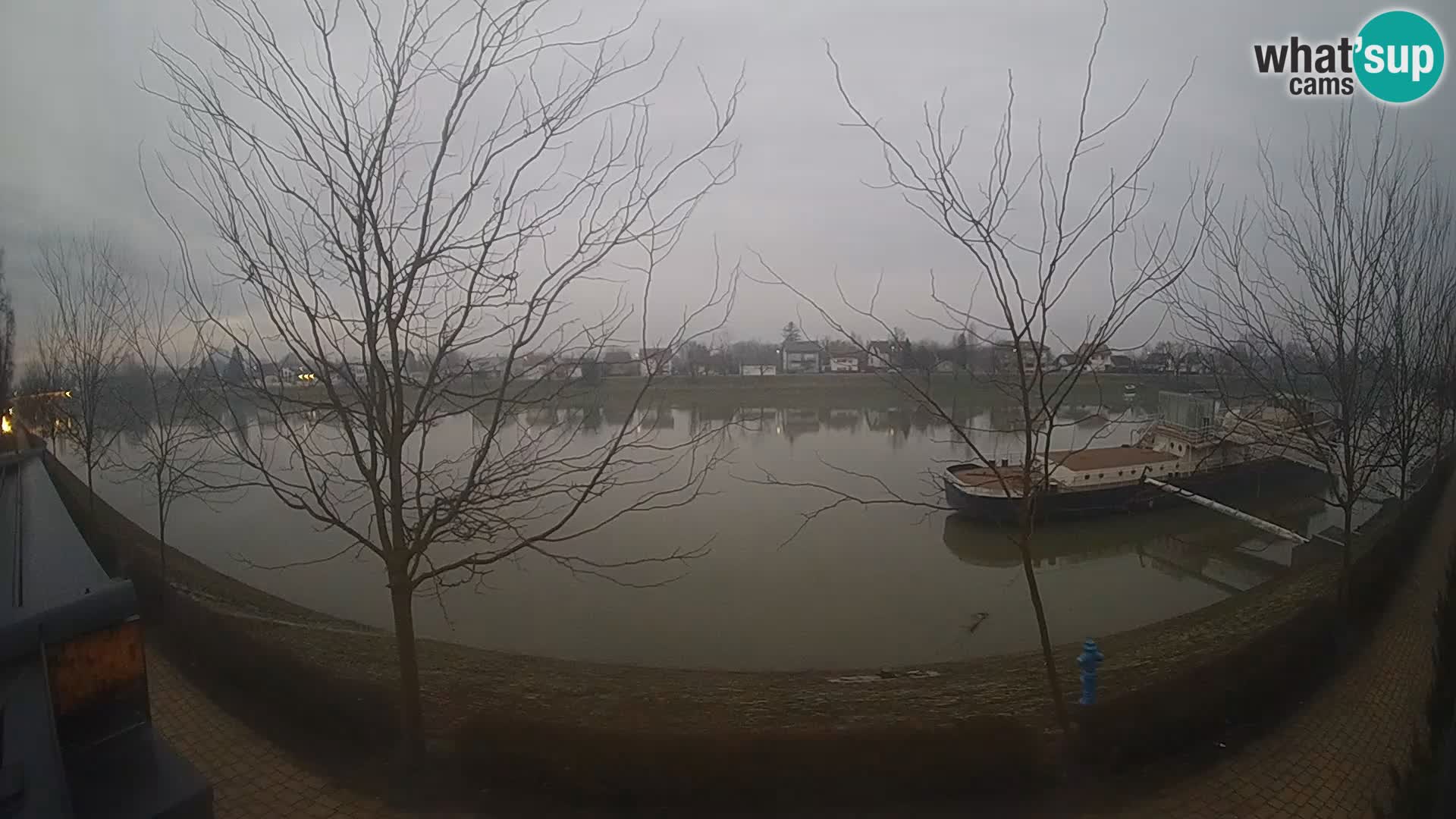 Sisak spletna kamera v živo Pogled na reko Kolpo – Hrvaška