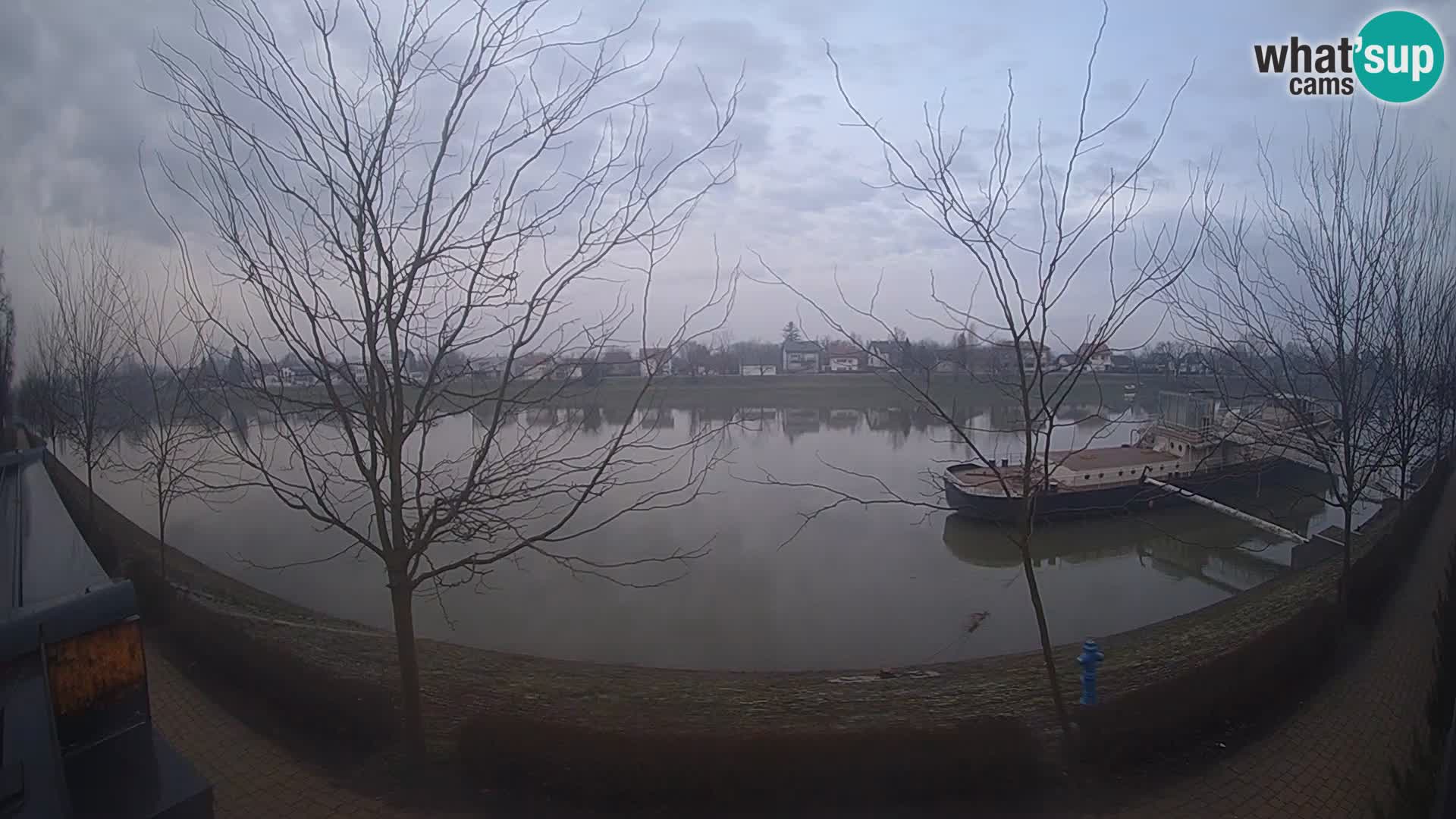 Sisak spletna kamera v živo Pogled na reko Kolpo – Hrvaška