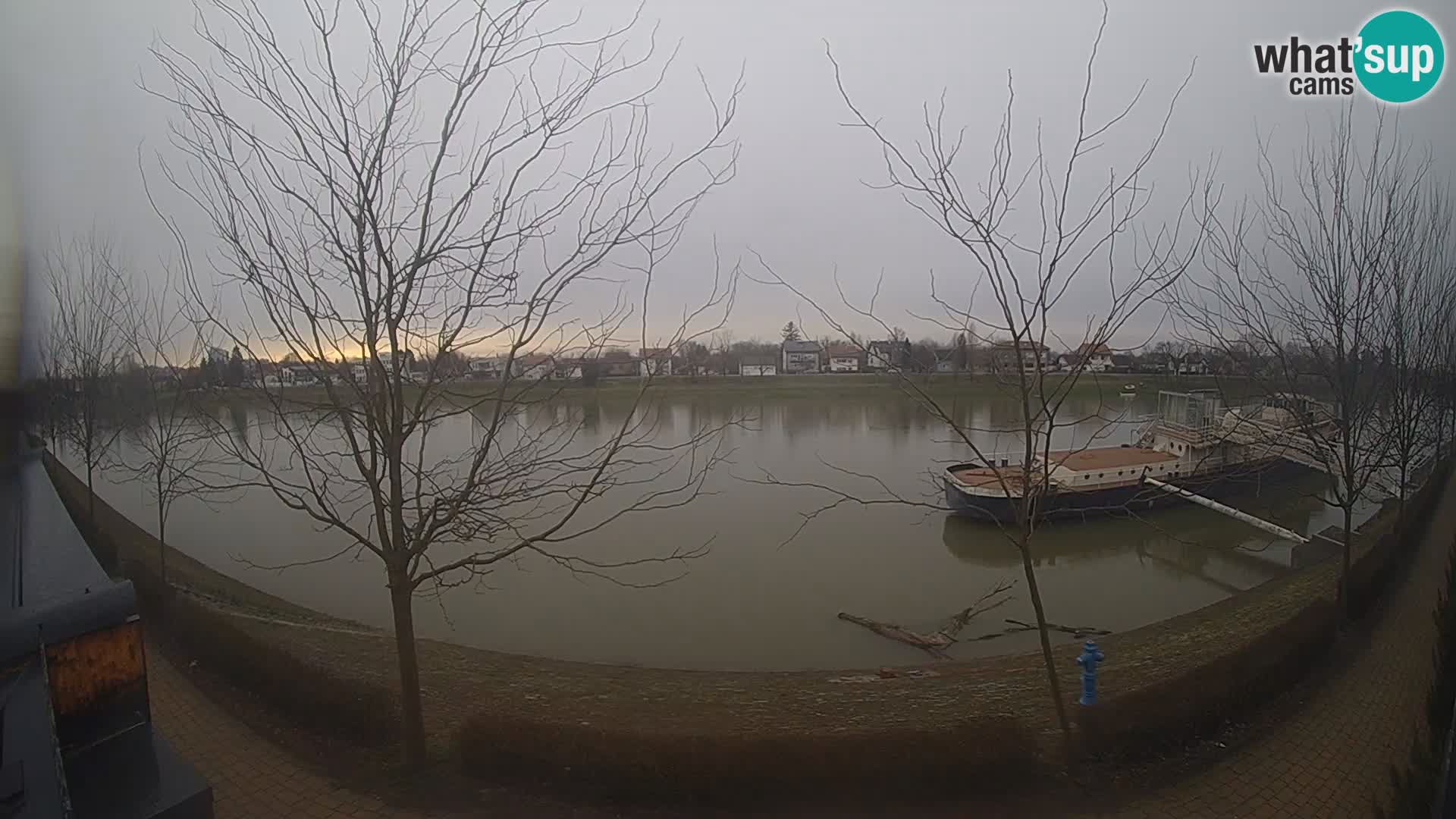 Sisak spletna kamera v živo Pogled na reko Kolpo – Hrvaška