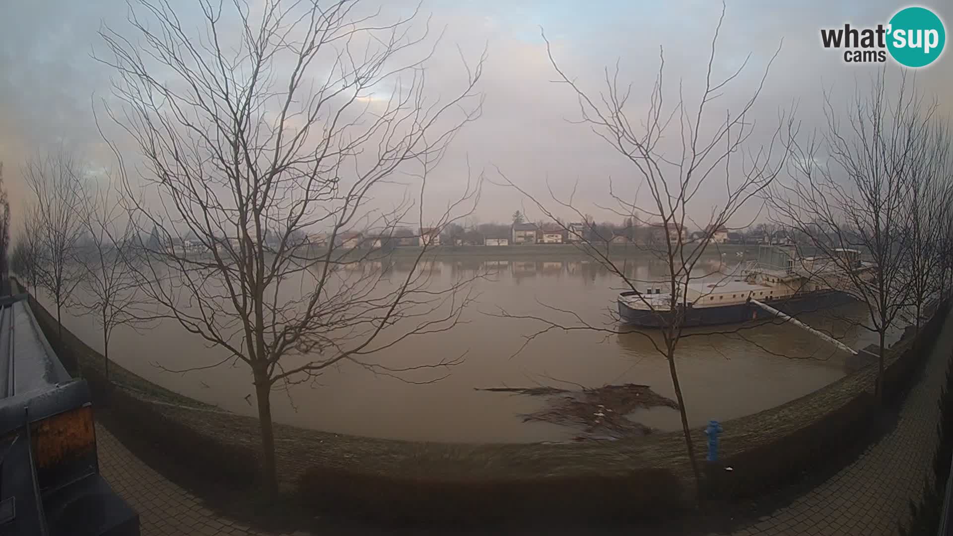 Sisak spletna kamera v živo Pogled na reko Kolpo – Hrvaška