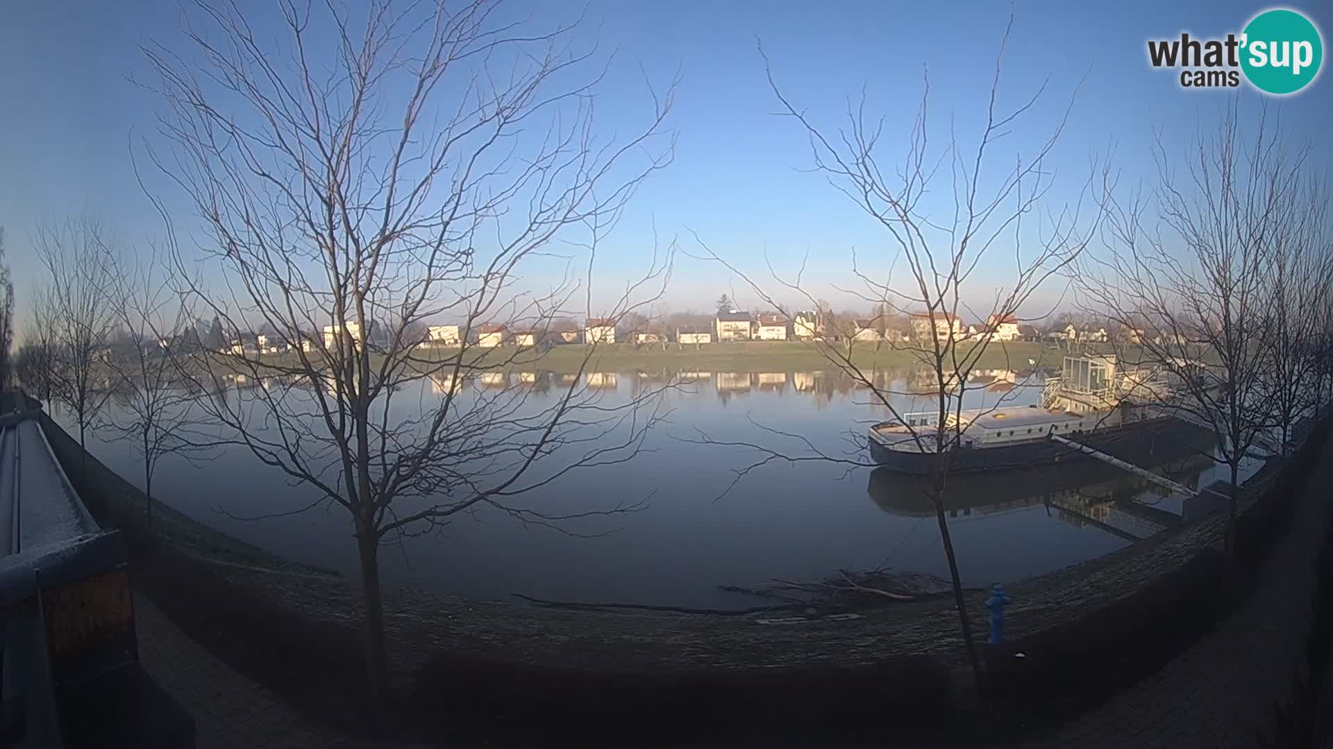 Sisak spletna kamera v živo Pogled na reko Kolpo – Hrvaška