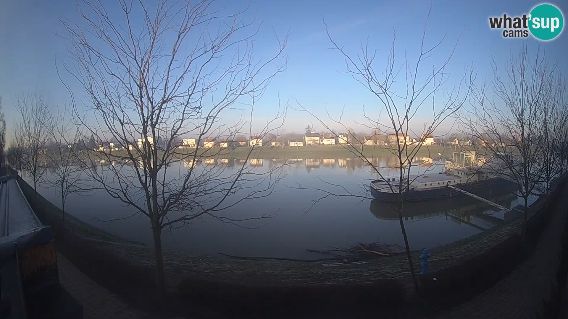 Sisak spletna kamera v živo Pogled na reko Kolpo – Hrvaška