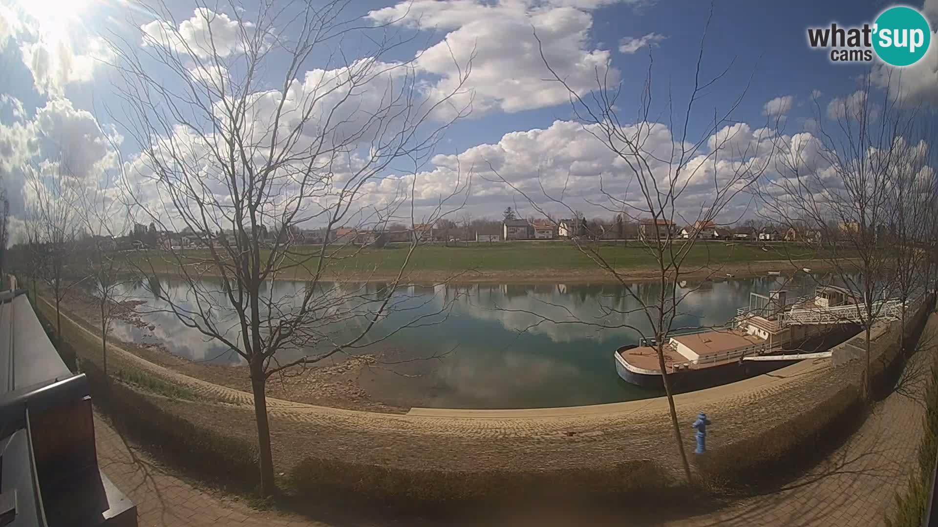 Sisak spletna kamera v živo Pogled na reko Kolpo – Hrvaška