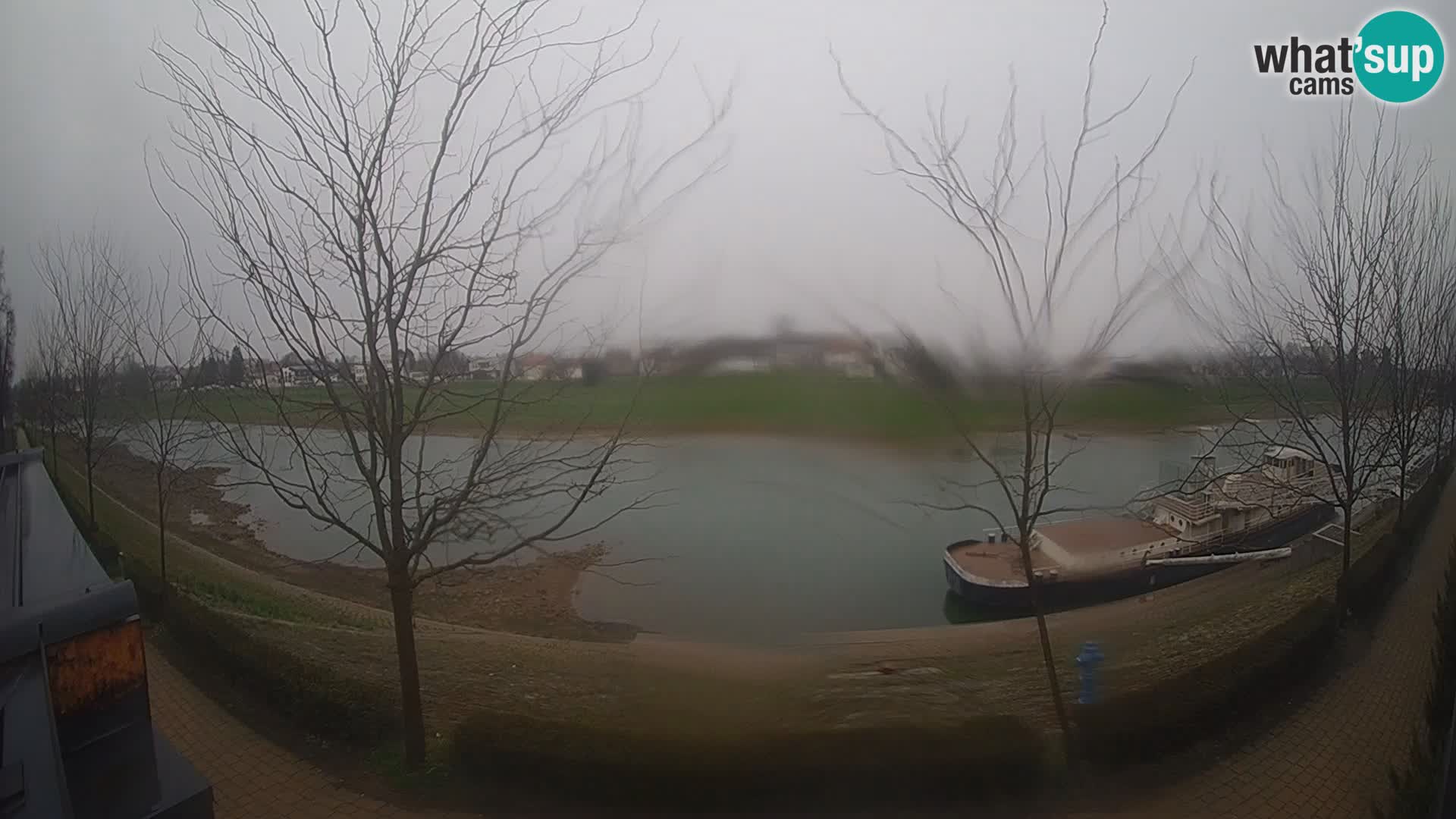 Sisak spletna kamera v živo Pogled na reko Kolpo – Hrvaška