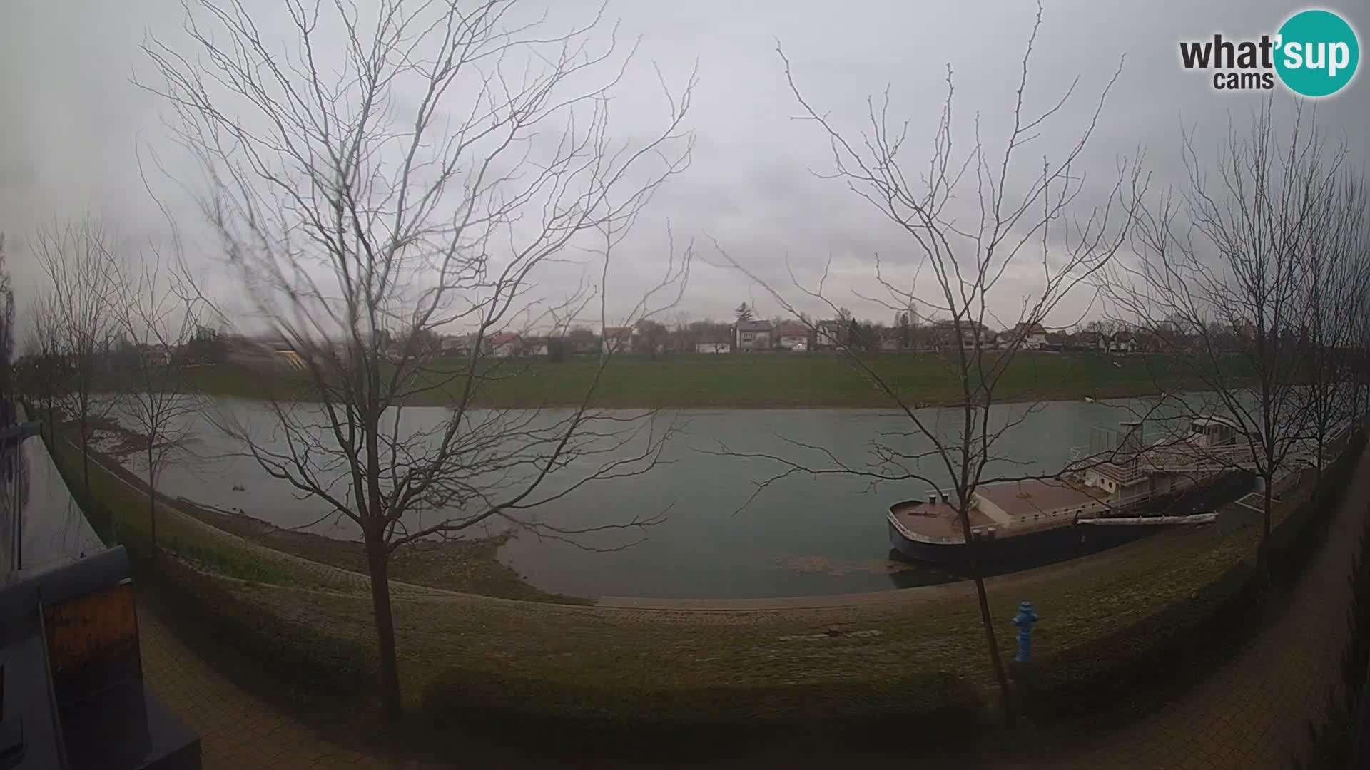 Sisak spletna kamera v živo Pogled na reko Kolpo – Hrvaška