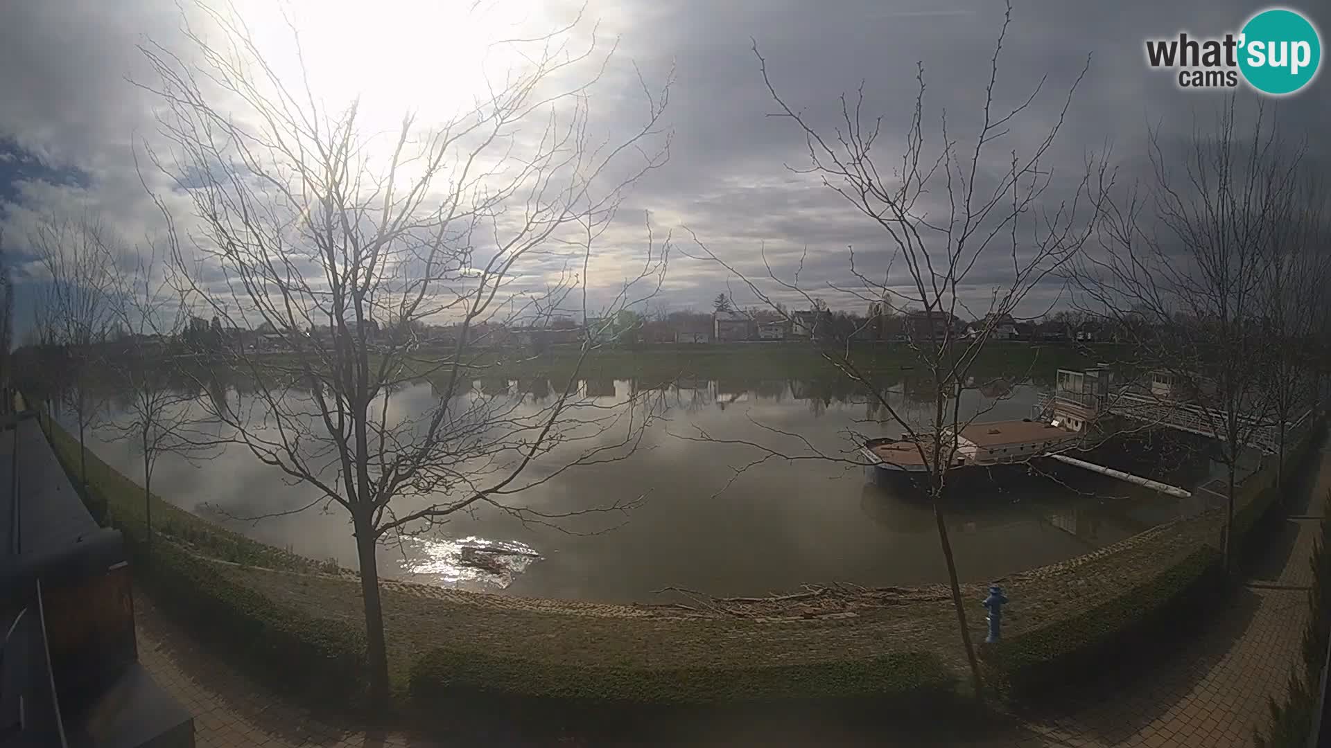 Sisak spletna kamera v živo Pogled na reko Kolpo – Hrvaška