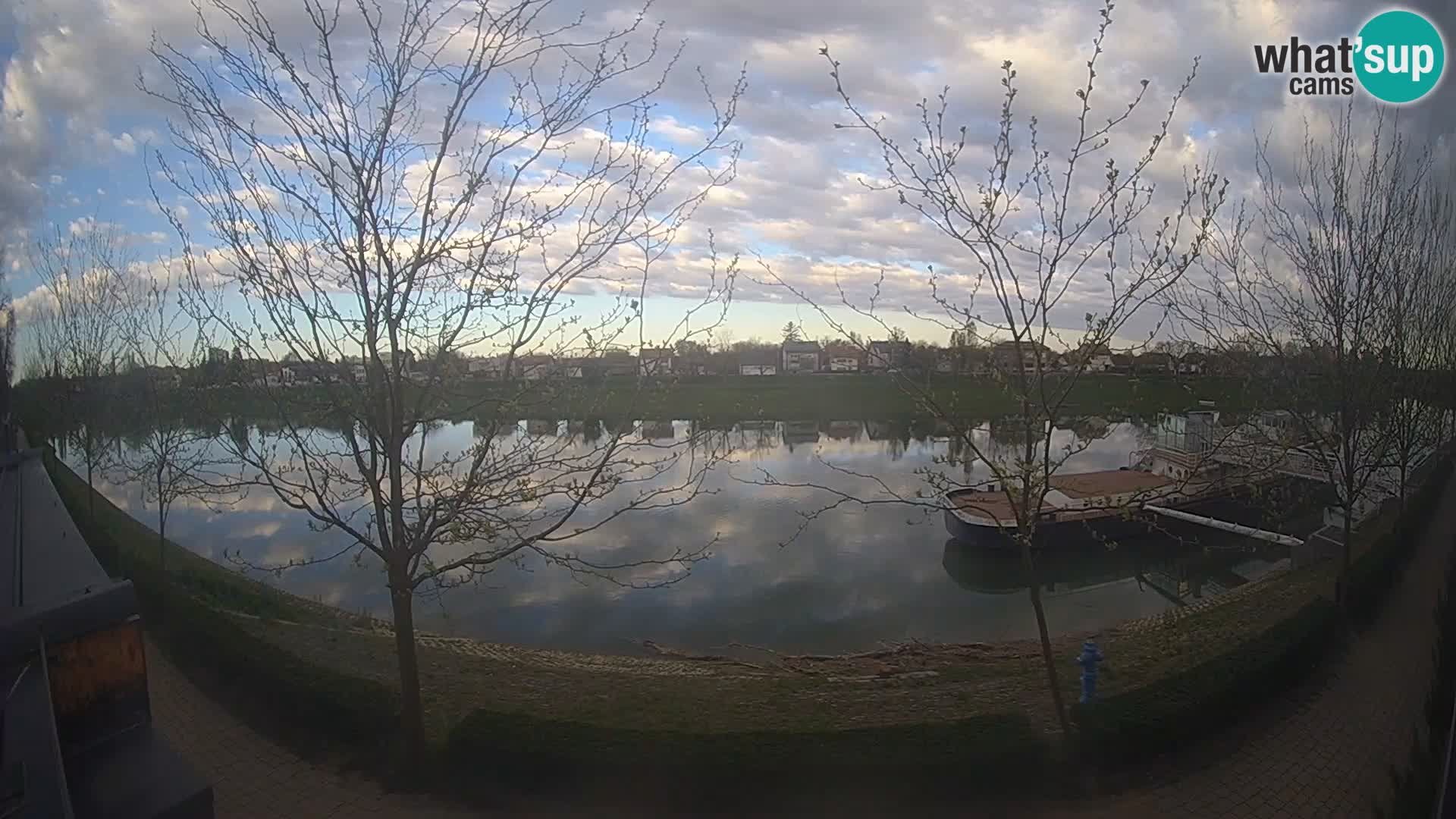 Sisak spletna kamera v živo Pogled na reko Kolpo – Hrvaška