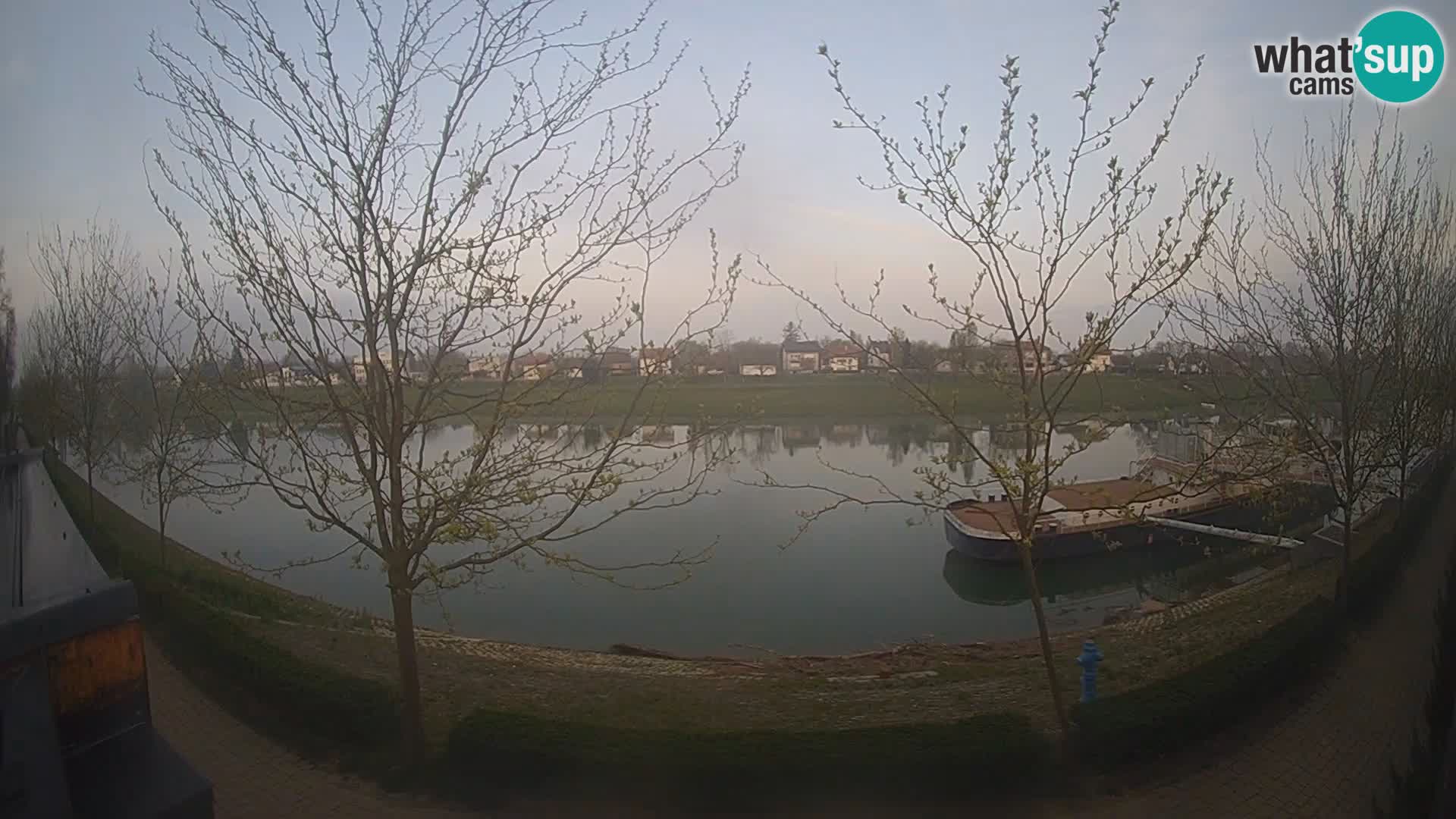 Sisak spletna kamera v živo Pogled na reko Kolpo – Hrvaška