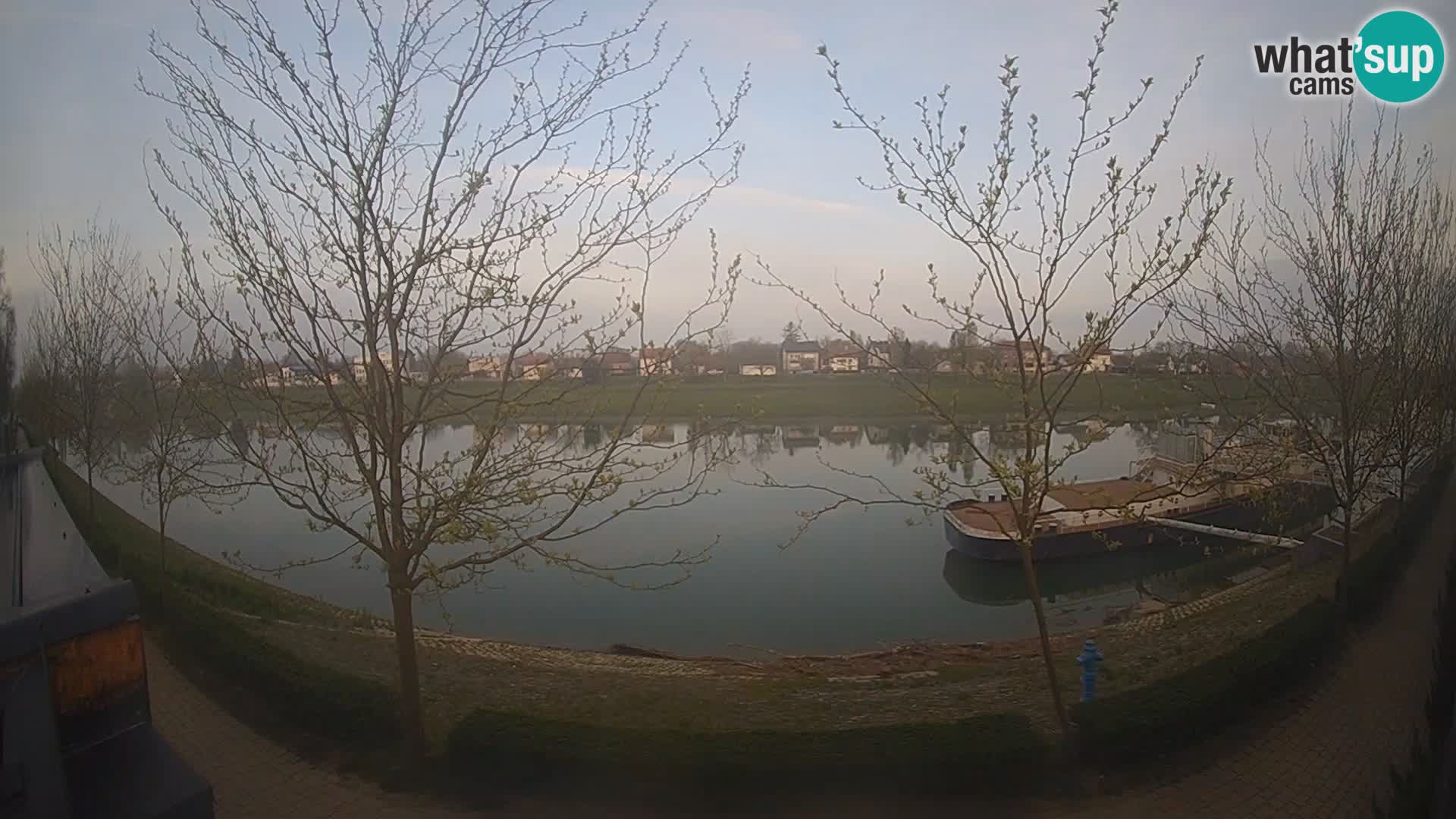 Sisak spletna kamera v živo Pogled na reko Kolpo – Hrvaška