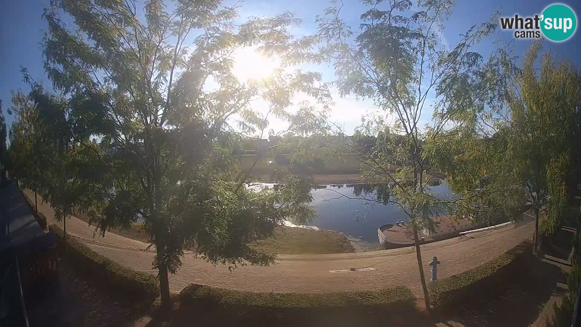Sisak spletna kamera v živo Pogled na reko Kolpo – Hrvaška