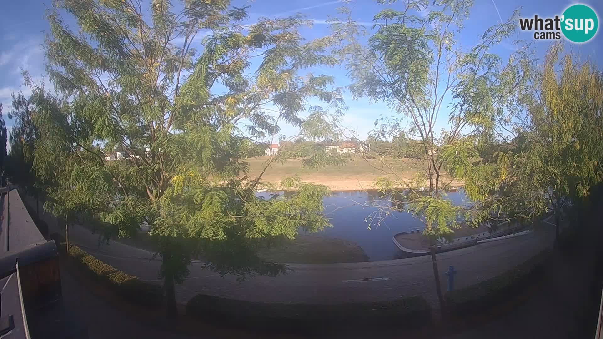 Sisak spletna kamera v živo Pogled na reko Kolpo – Hrvaška