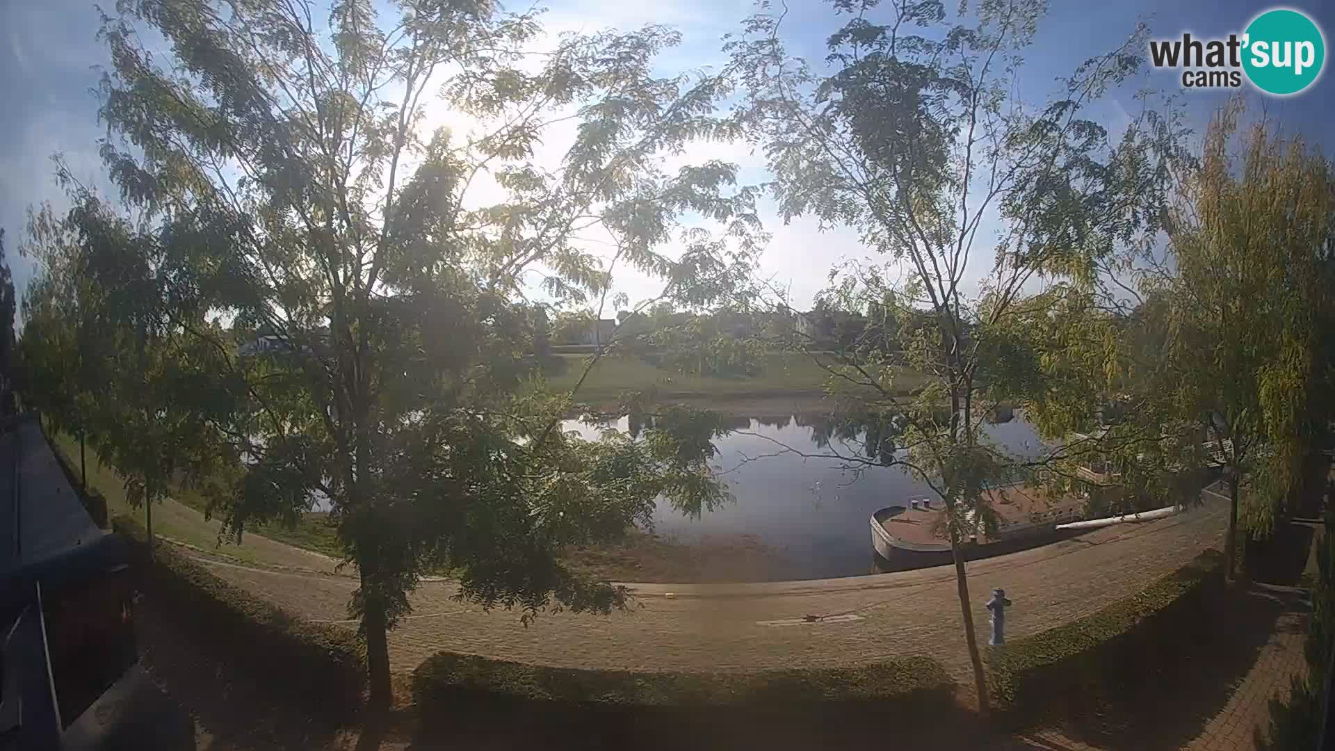Sisak spletna kamera v živo Pogled na reko Kolpo – Hrvaška