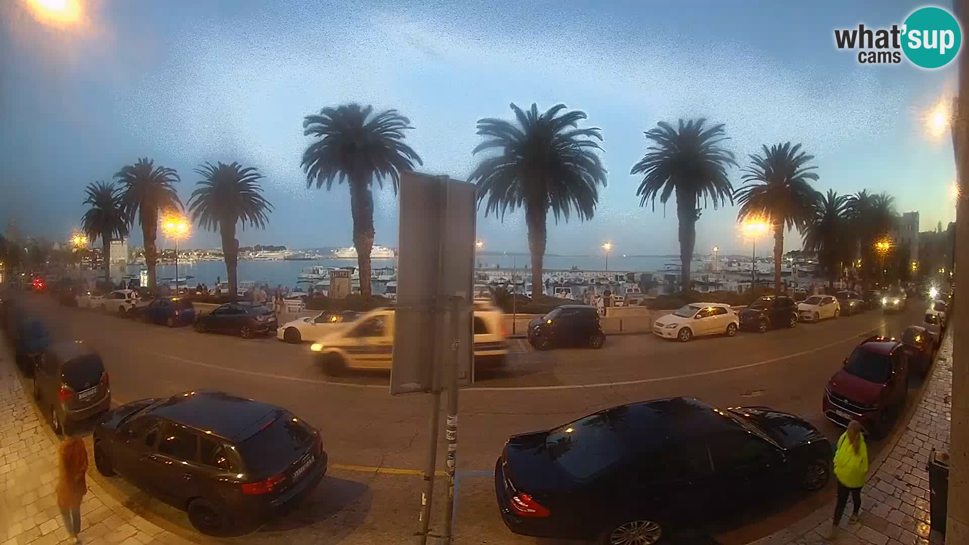 Webcam Split – Seaside Promenade