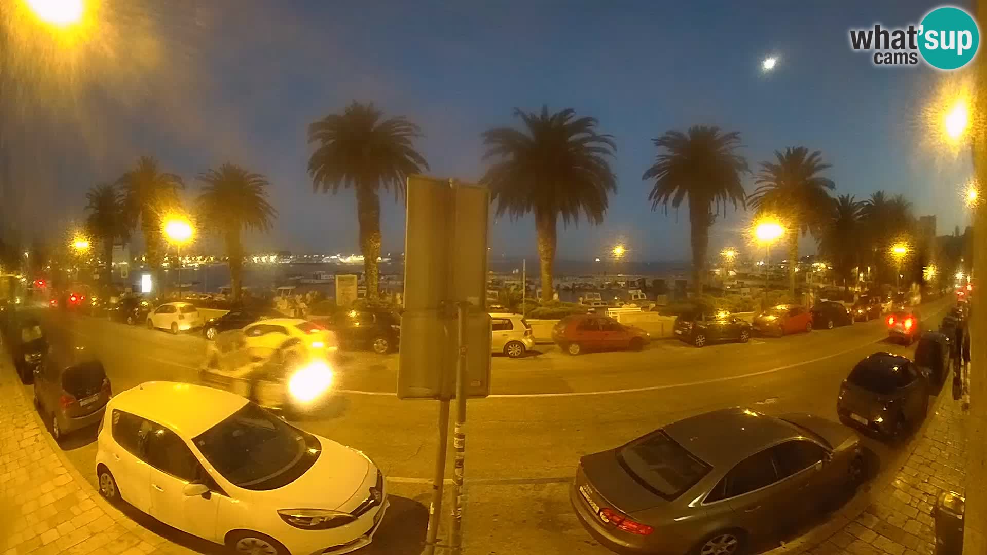 Webcam Split – Seaside Promenade