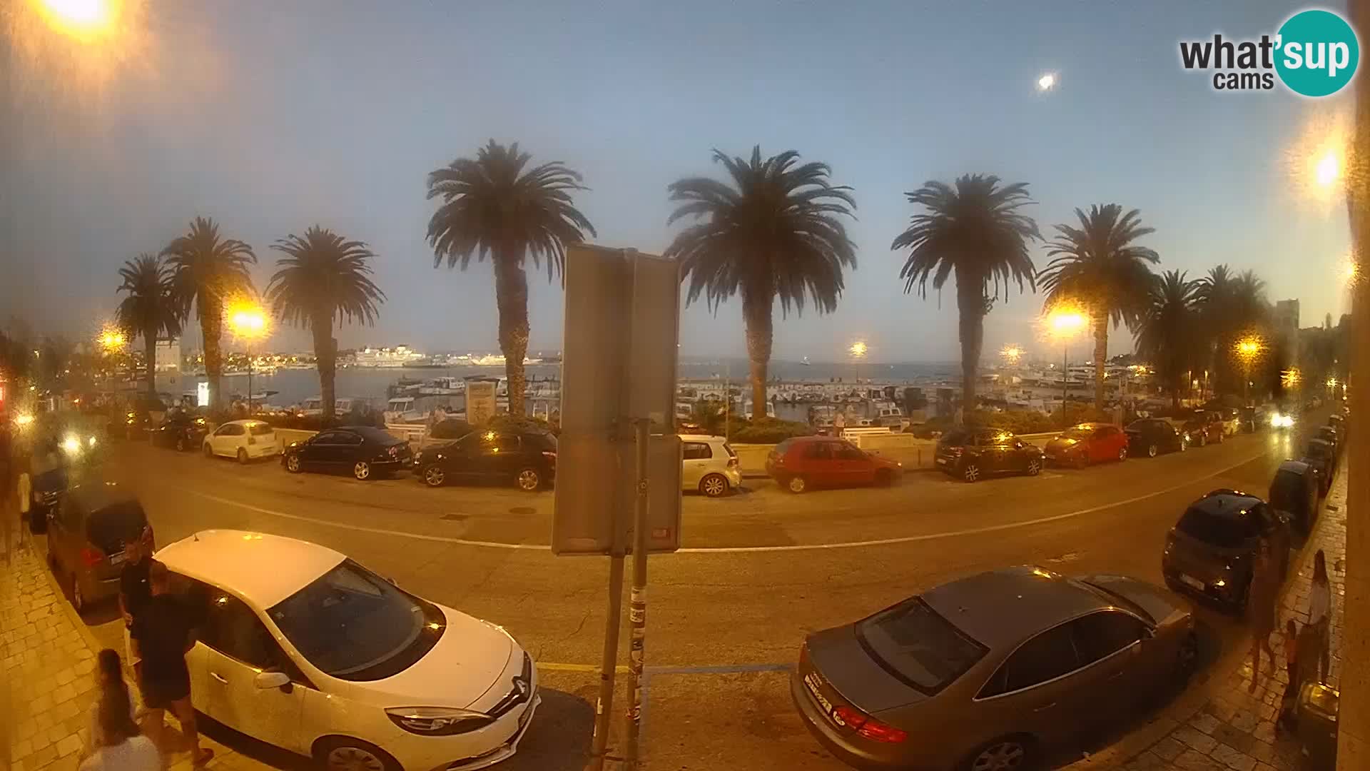Webcam Split – Seaside Promenade