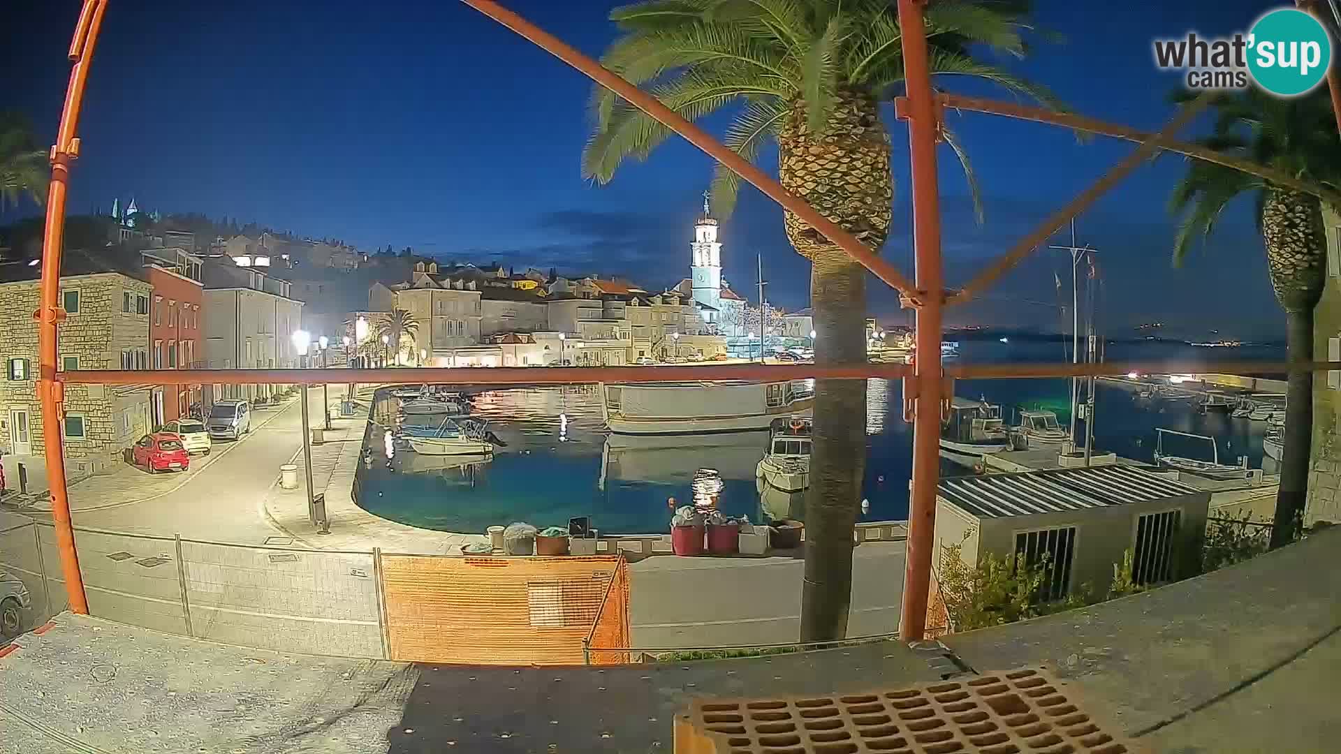 Spletna kamera Sutivan Mandrač – Pogled v živo z otoka Brač