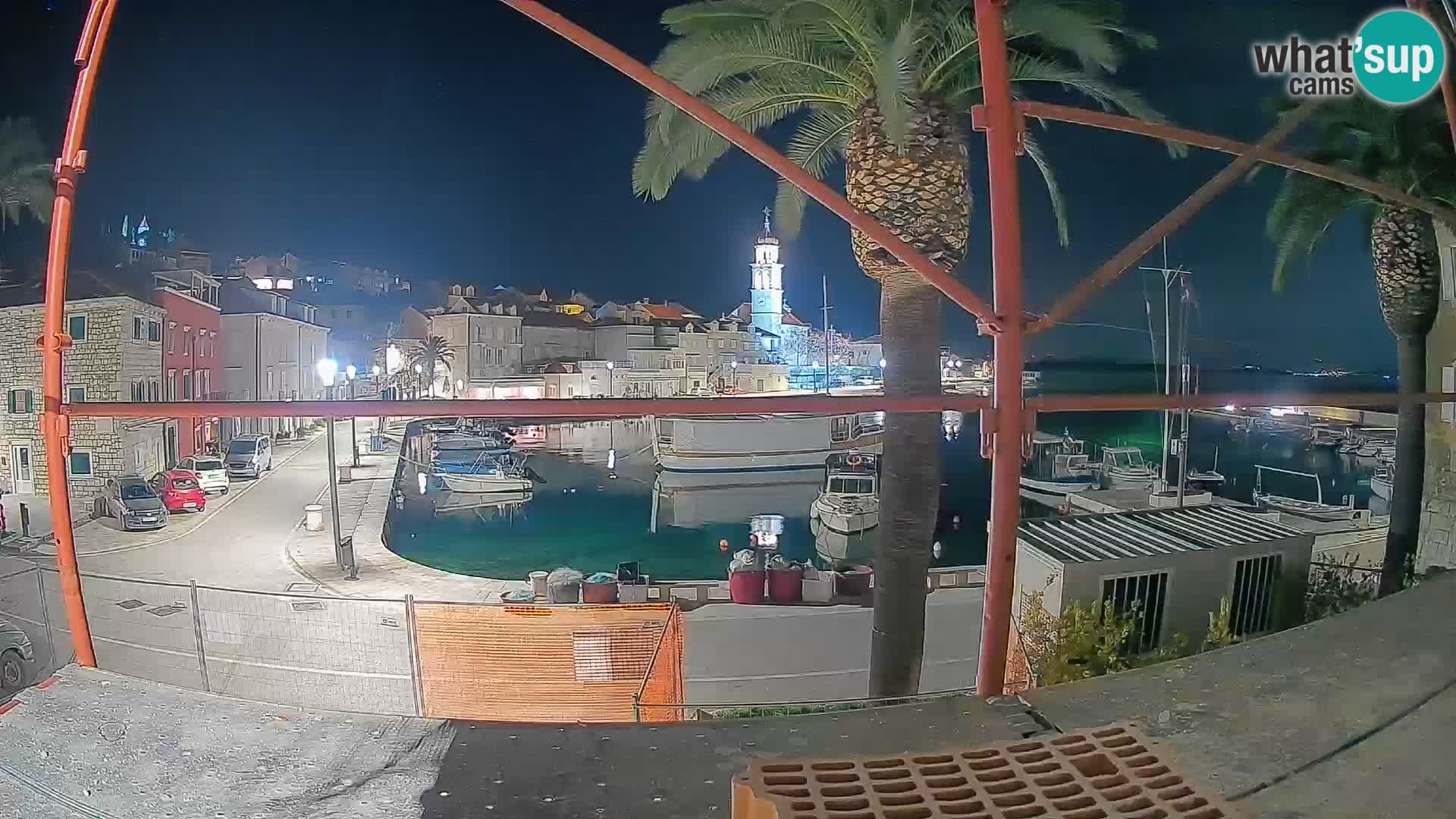 Web kamera Sutivan Mandrač – Pogled uživo s otoka Brača