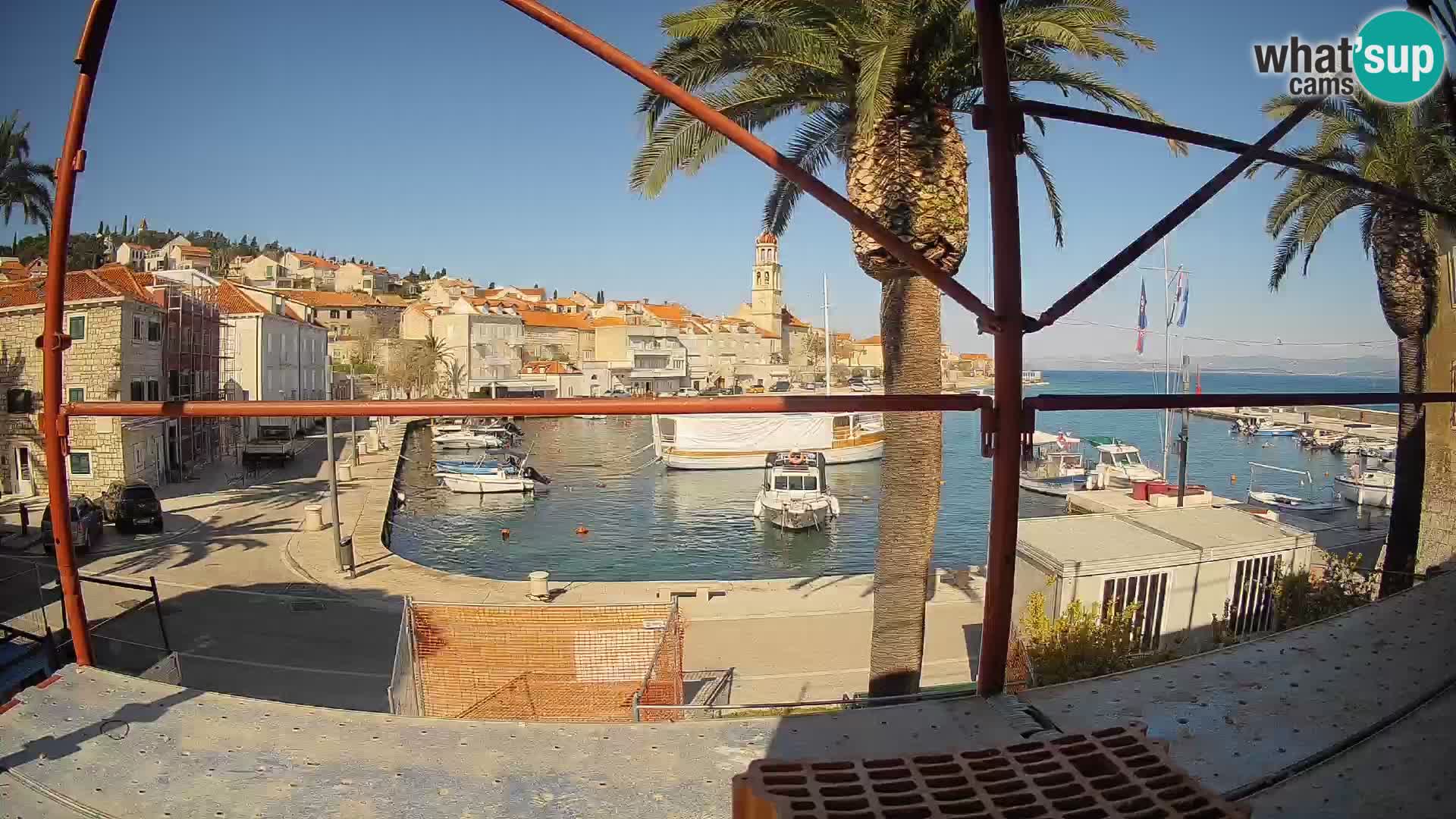 Web kamera Sutivan Mandrač – Pogled uživo s otoka Brača