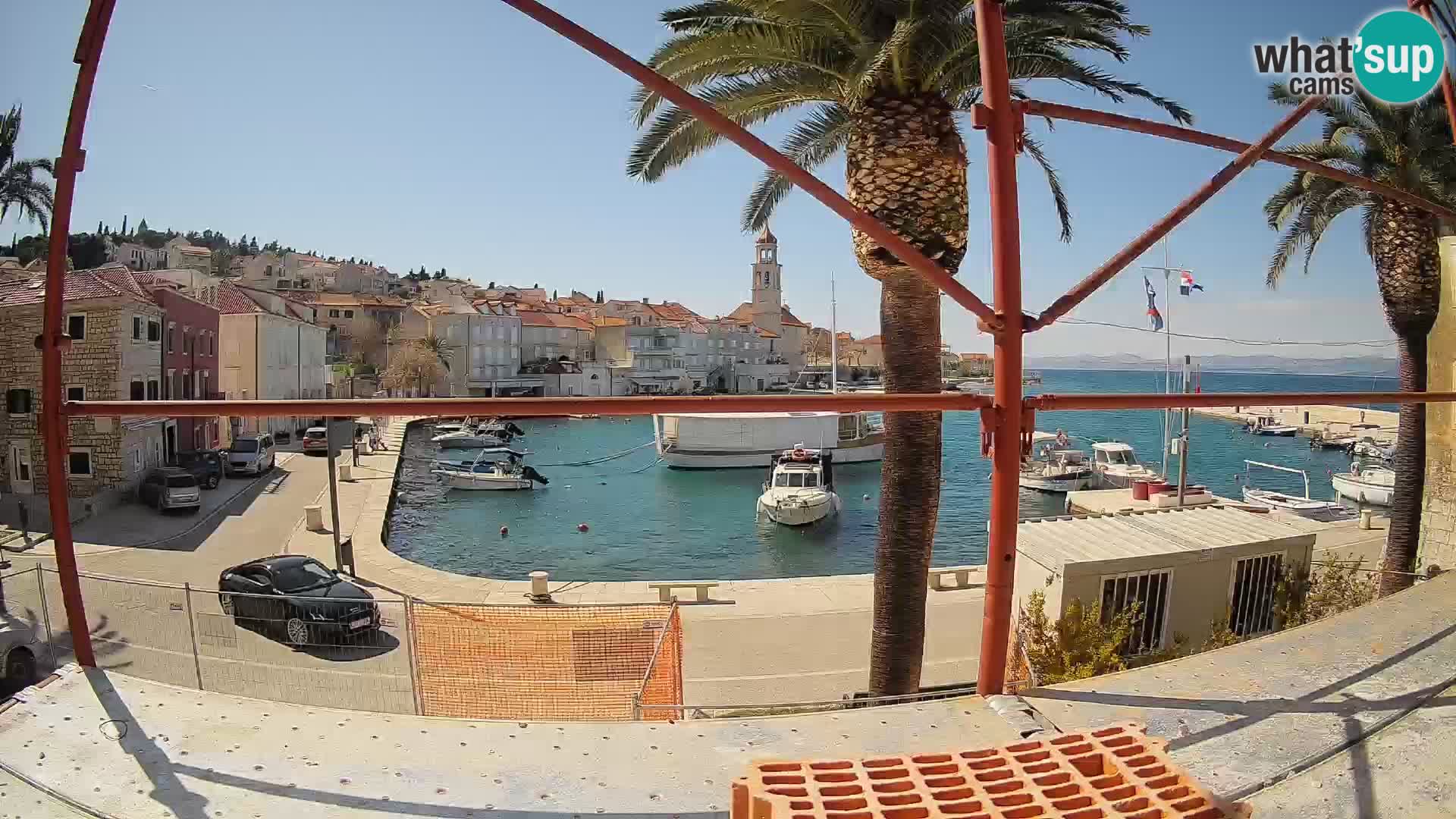 Spletna kamera Sutivan Mandrač – Pogled v živo z otoka Brač