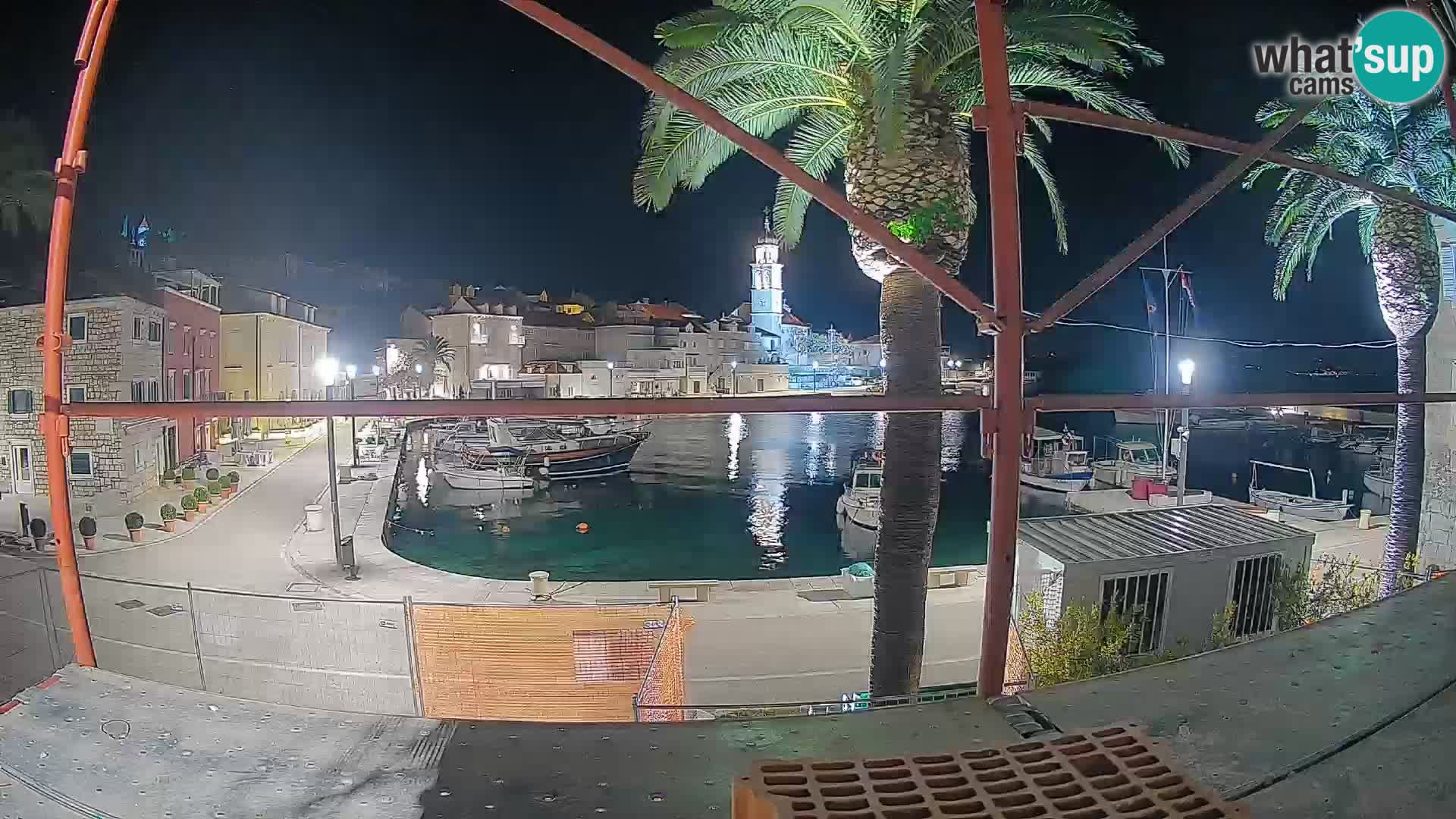 Spletna kamera Sutivan Mandrač – Pogled v živo z otoka Brač